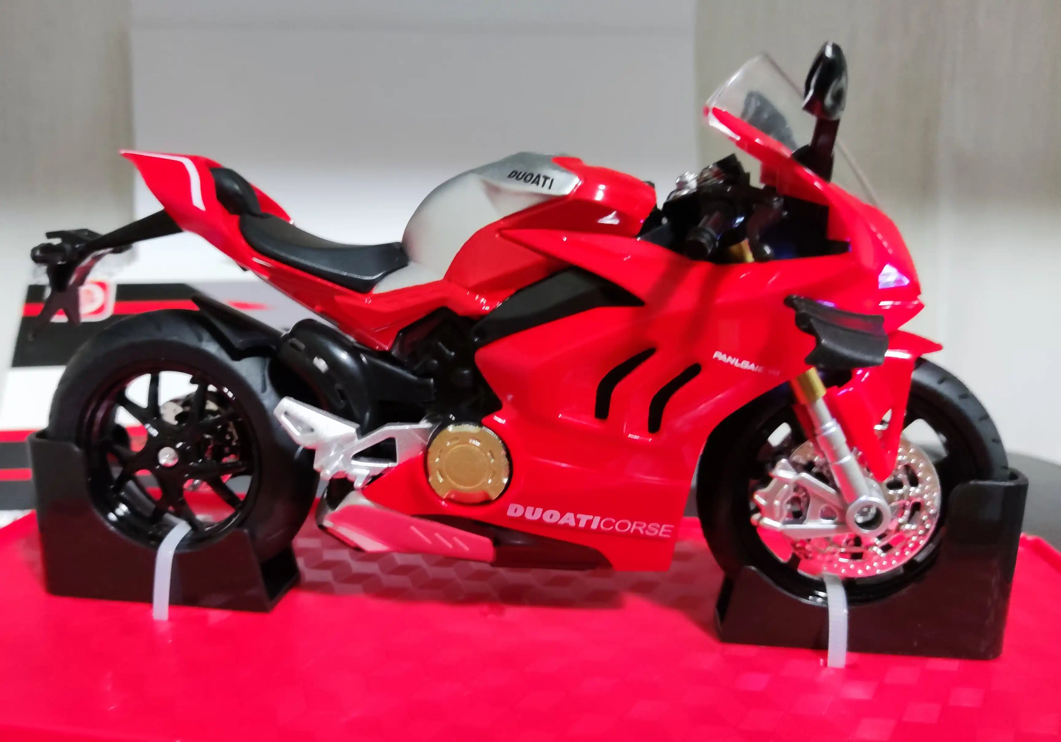 Moliyaviy metall mototsikl, model Kawasaki, Suzuki, Ducati, BMW, Honda