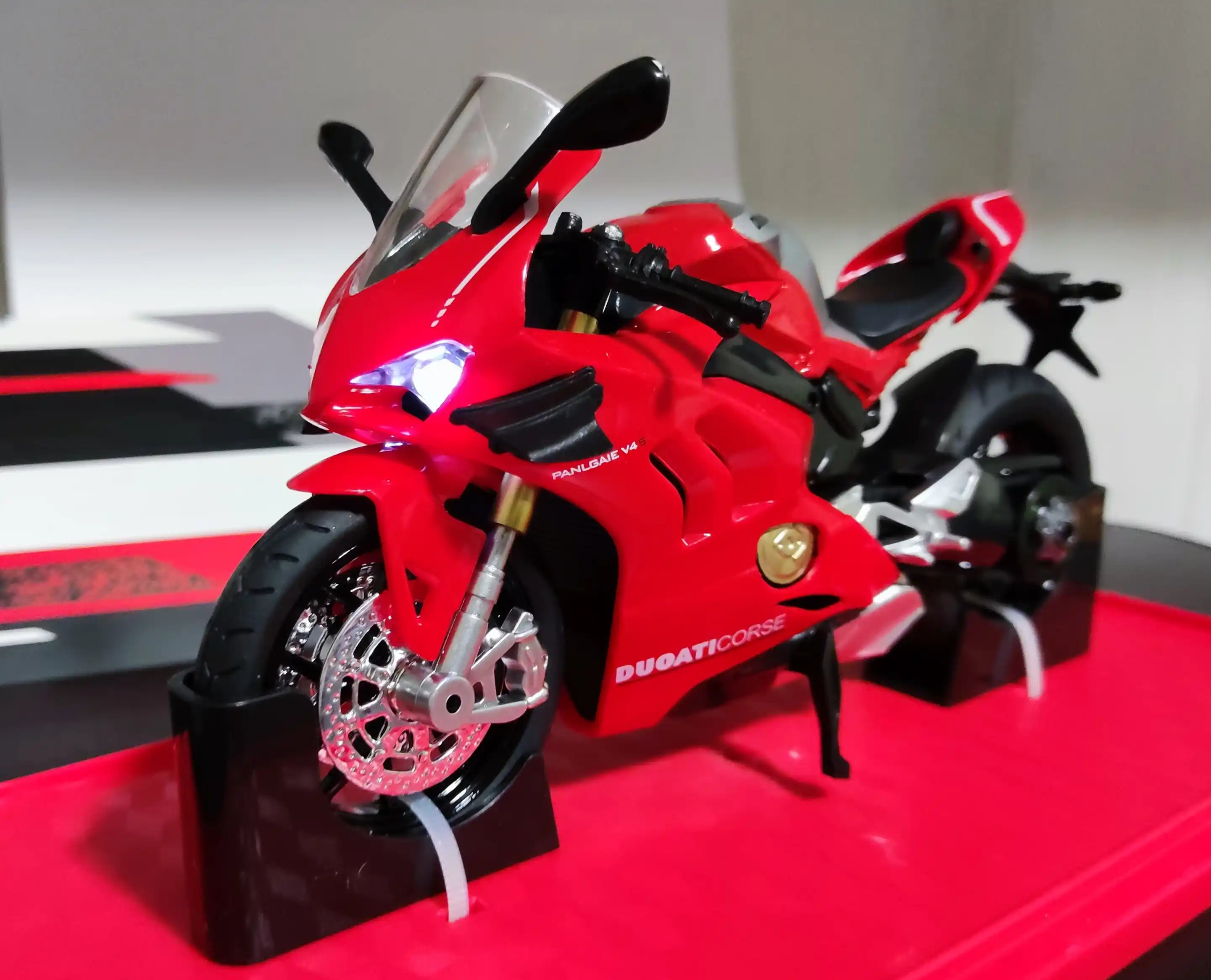 Moliyaviy metall mototsikl, model Kawasaki, Suzuki, Ducati, BMW, Honda
