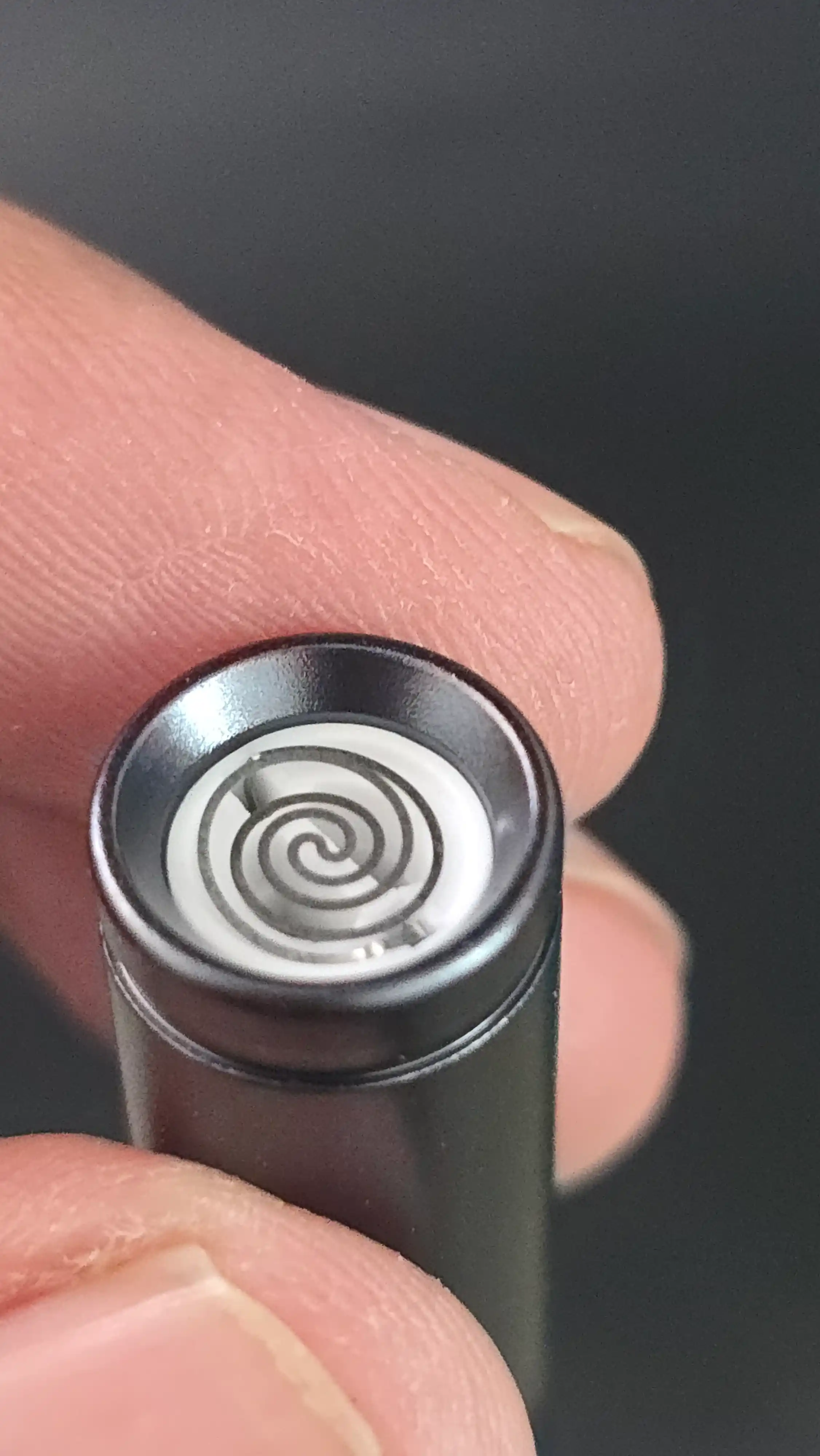 Mini prikurivatel USB Type-C, puflash bilan faollashadi, himoya qopqog‘i bilan