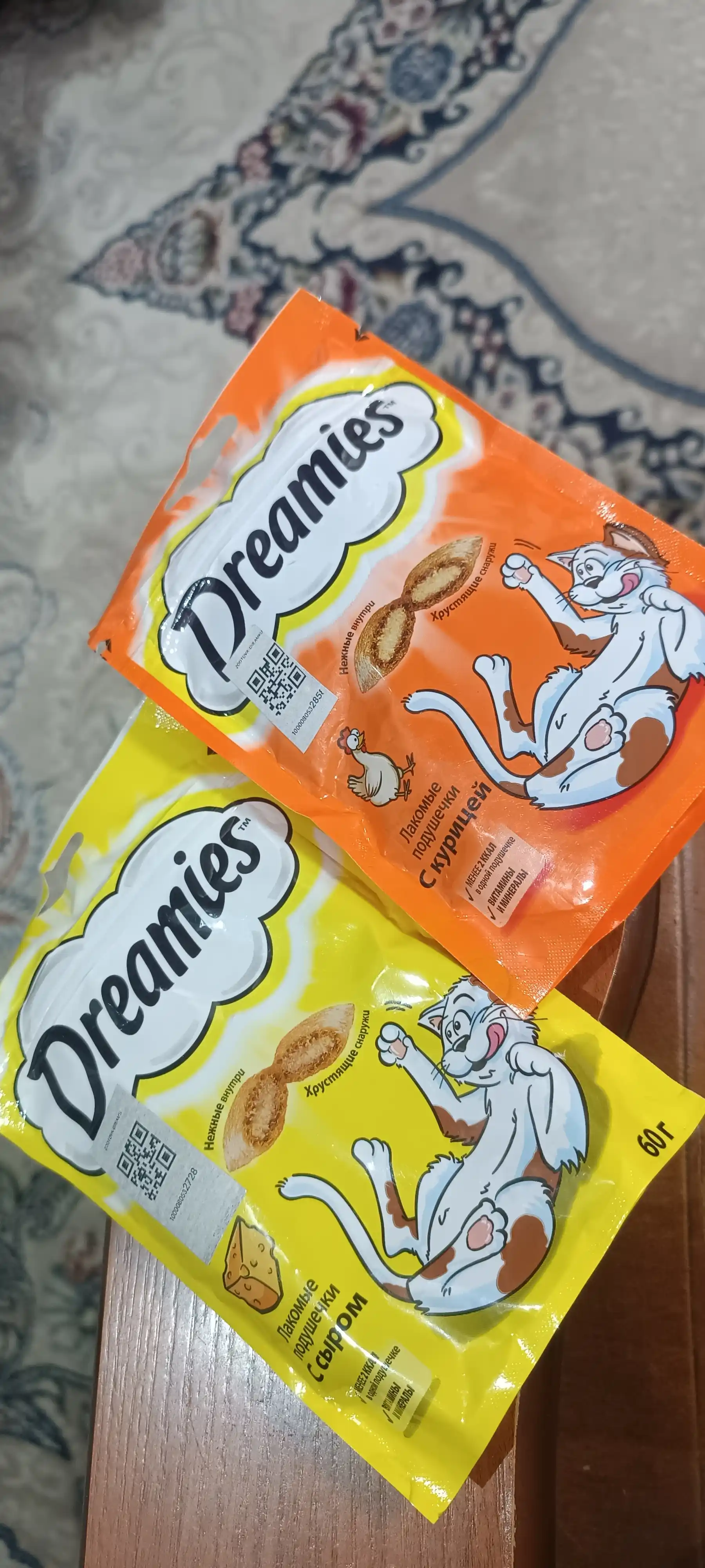 Лакомство для кошек Dreamies,  подушечки с курицей, 60 г