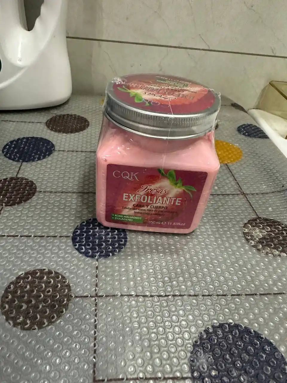 Скраб для лица и тела Sherbet Body Scrub с экстрактом малины и клубники, 500 / 350 гр