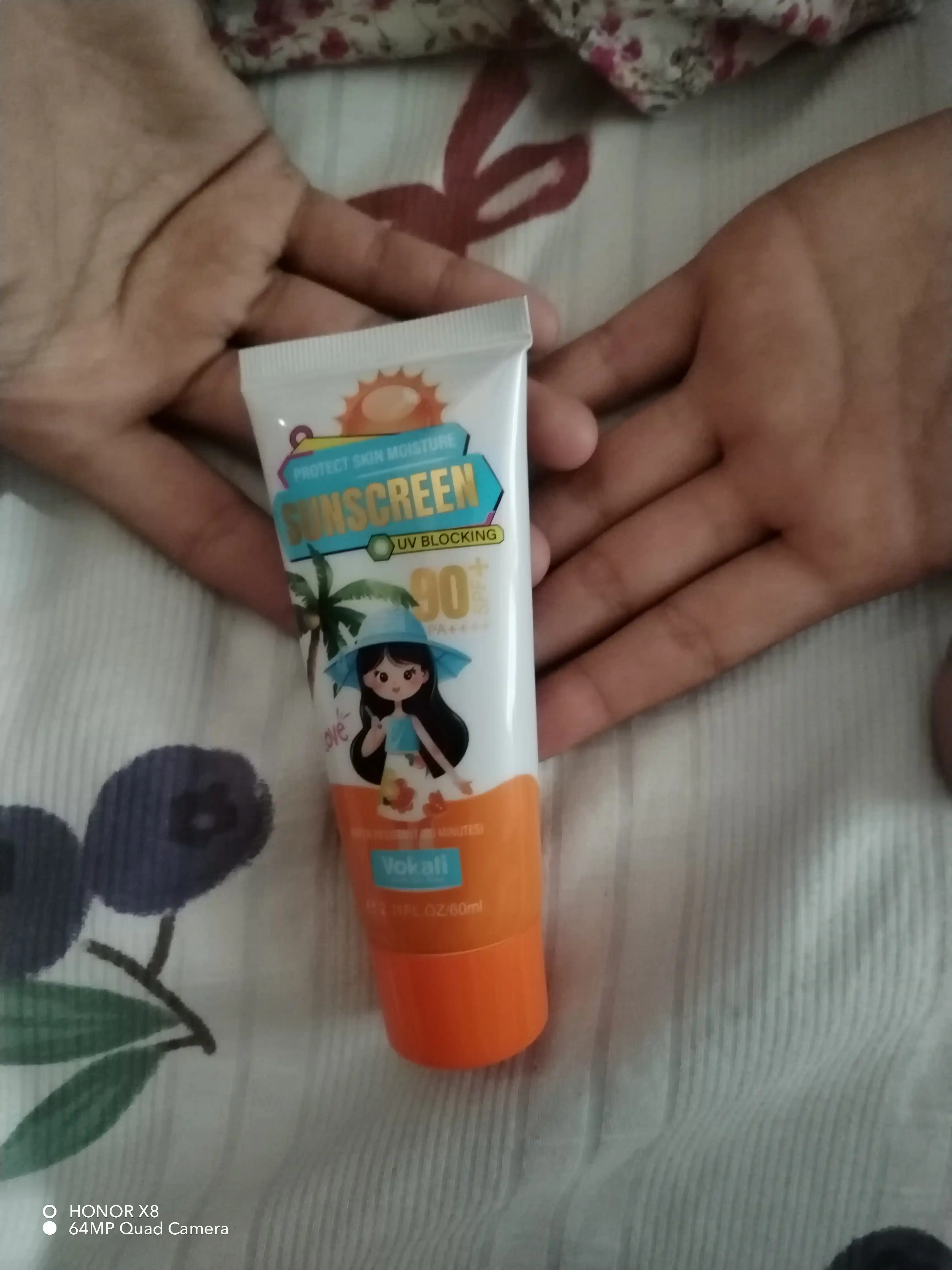 SPF 90+ namlantiruvchi quyoshdan himoyalovchi krem