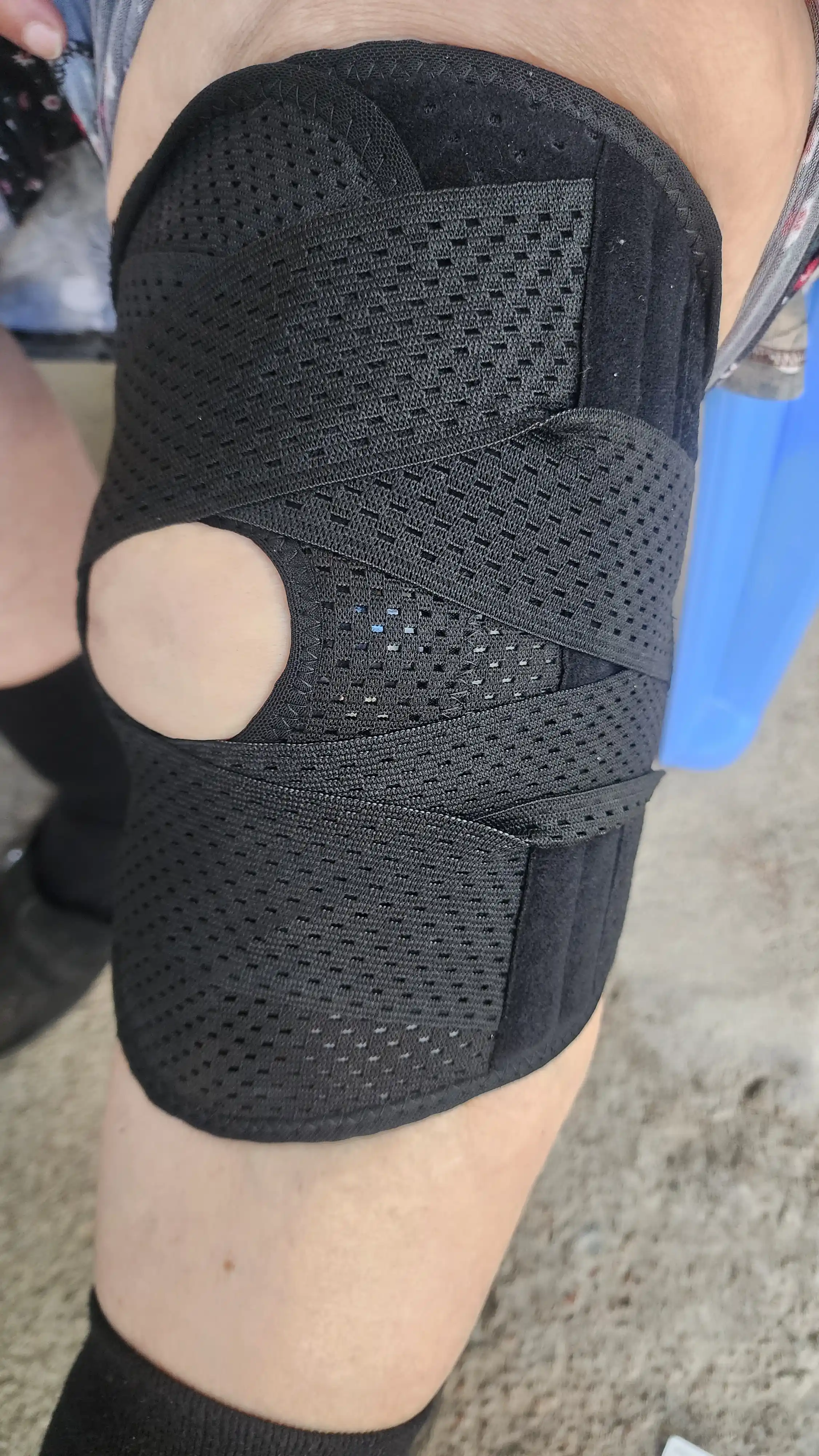 Sport va tiklanish uchun yon prujinali fiksatsiyali ortopedik tizzaband, 1 dona