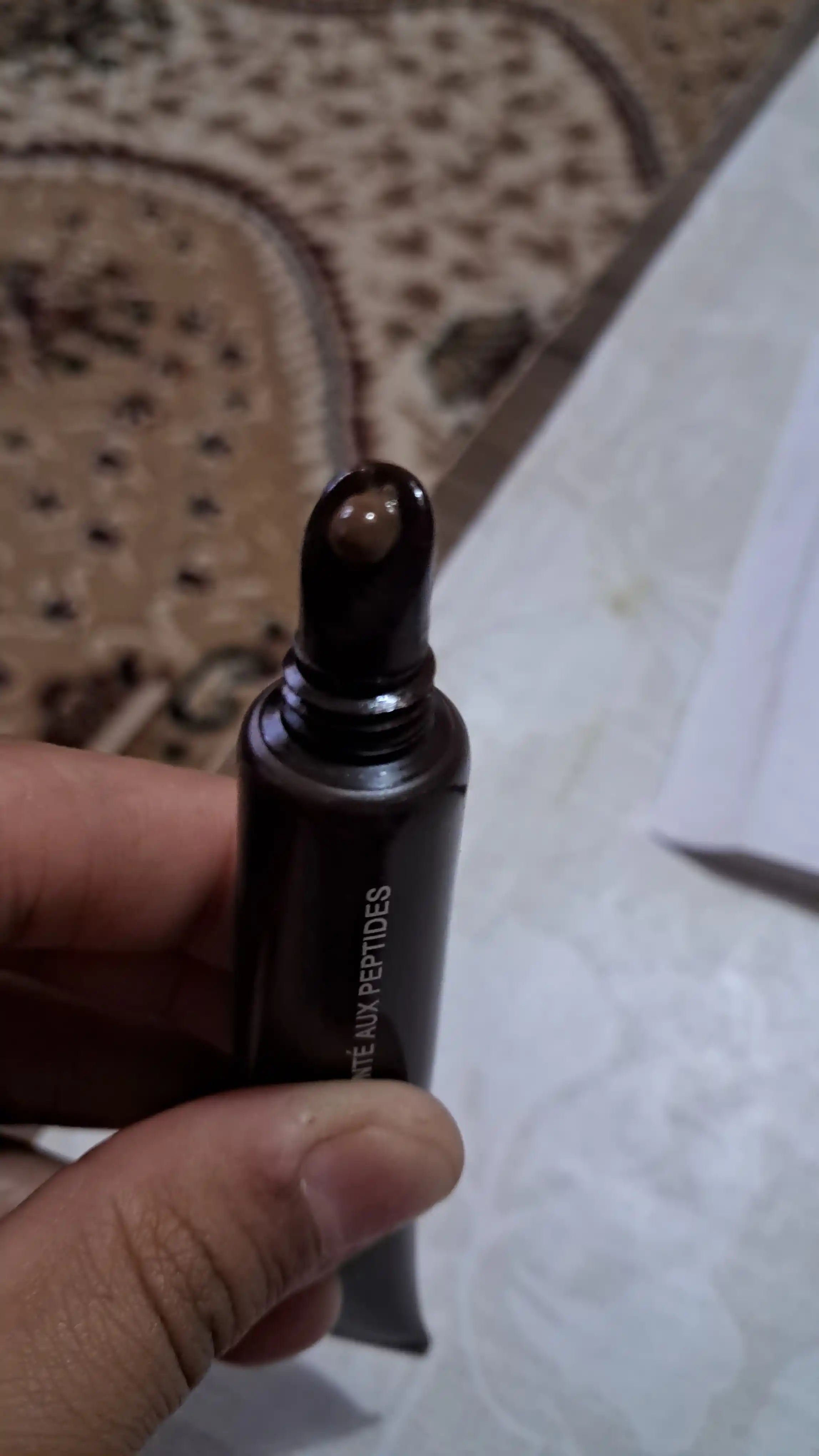 Rhode lablar uchun peptidli blyesk-balsam, namlaydi silliqlik beradi va tabiiy rang beradi