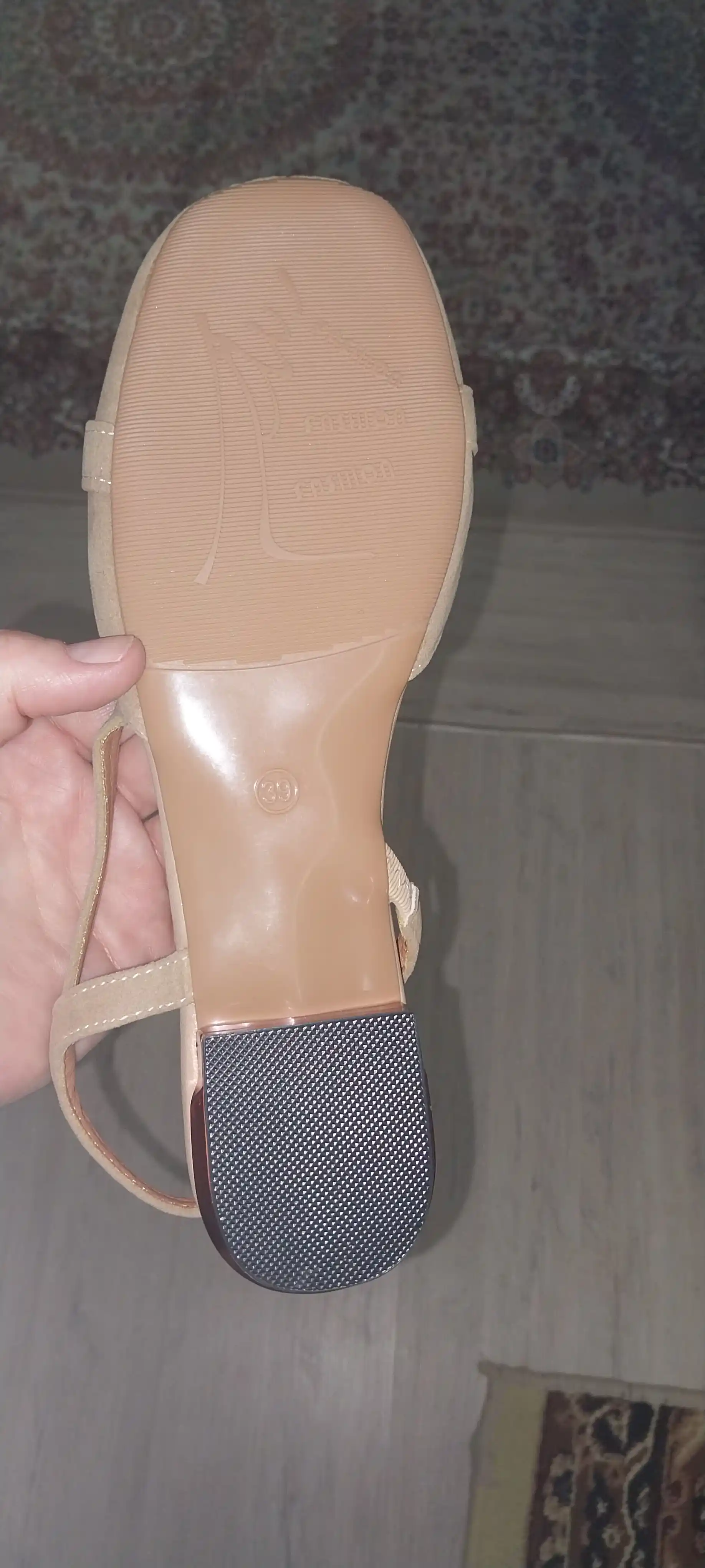 Ayollar uchun bosonojkalar, ayollar yozgi tuflilar sandal