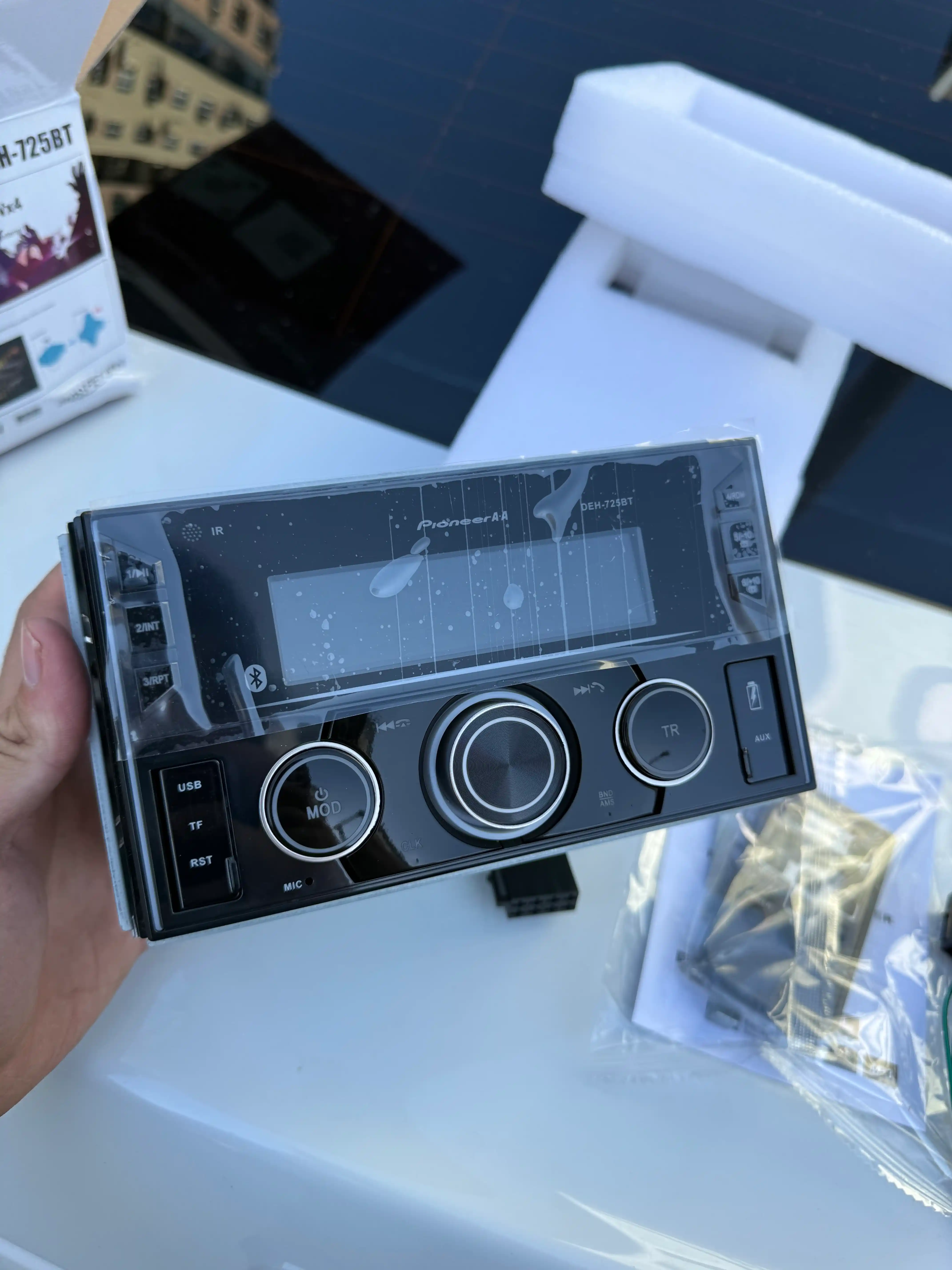 Pioneer A'A DEH-725BT автомобильной мультимедийными  USB AUX