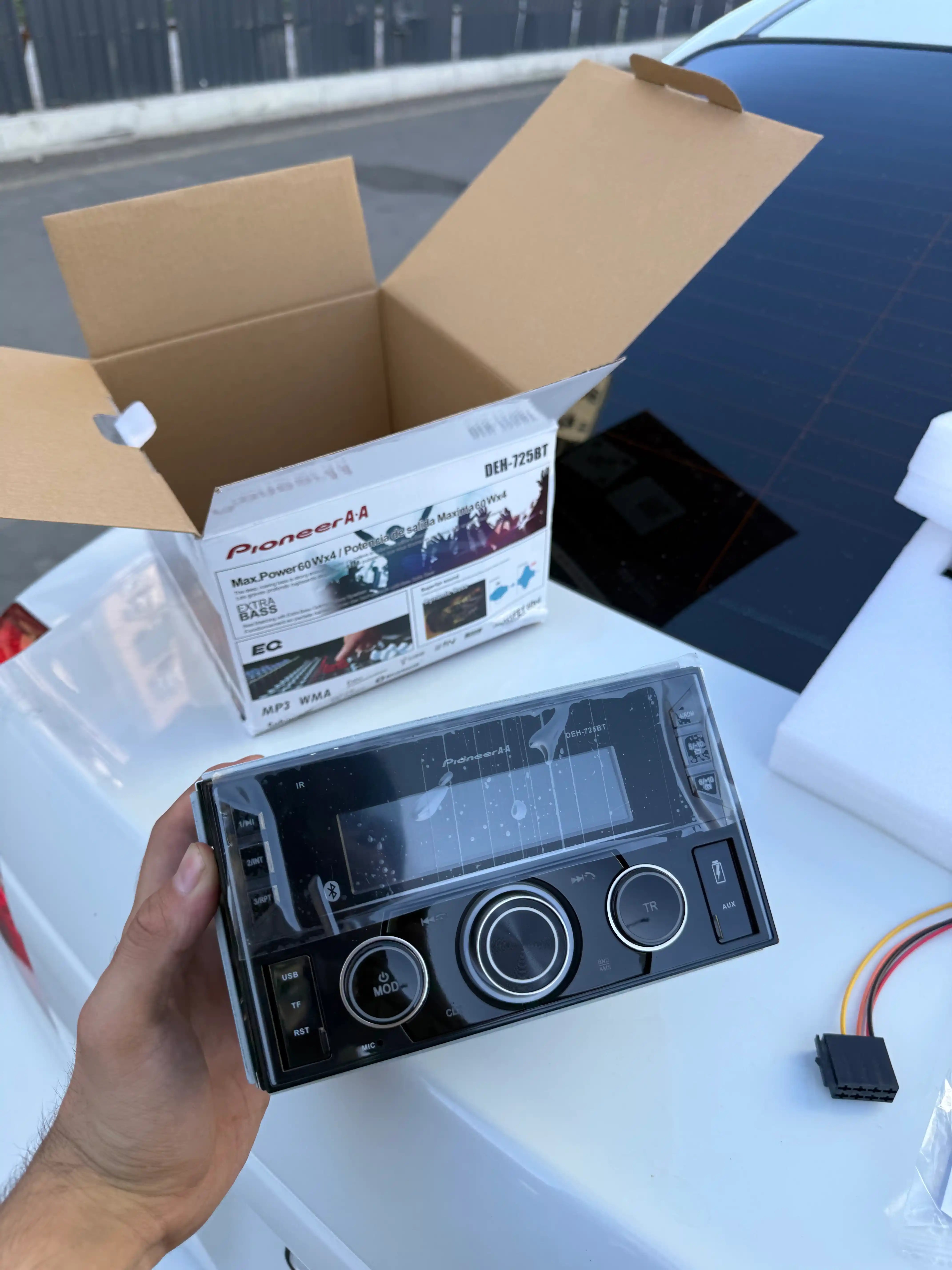 Pioneer A'A DEH-725BT автомобильной мультимедийными  USB AUX