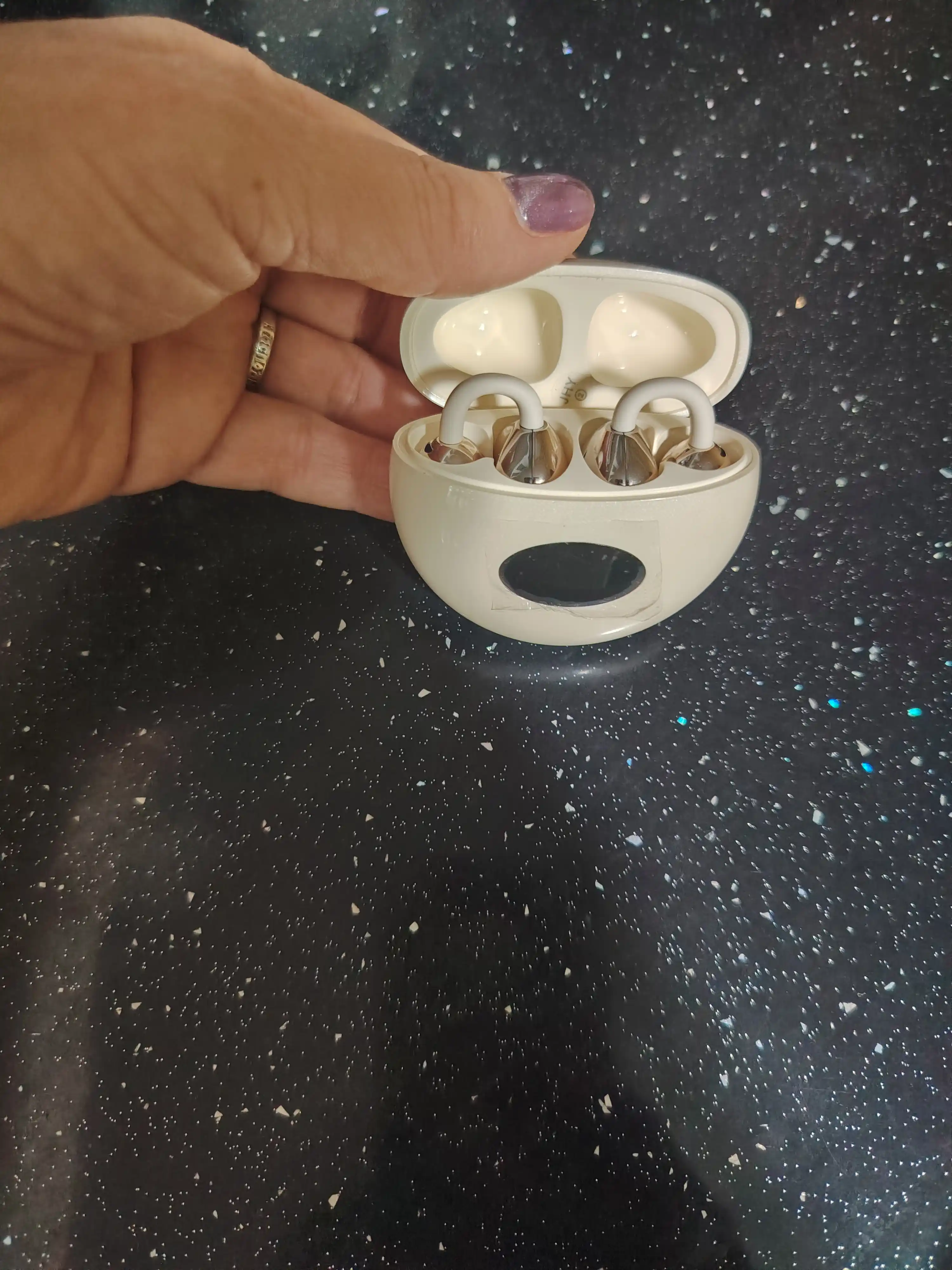 Simsiz quloqchinlar, Bluetooth, IPX5 namlikdan himoyalangan, 30 soat ishlaydi