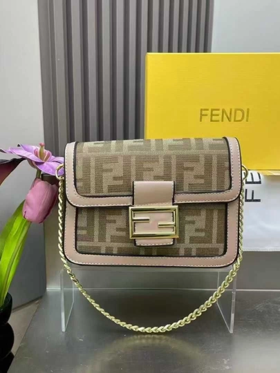 Женская сумка FENDI ROMA через плечо + подарочная коробка и документы — NAF1S1M-FENDI-КАРМЛН