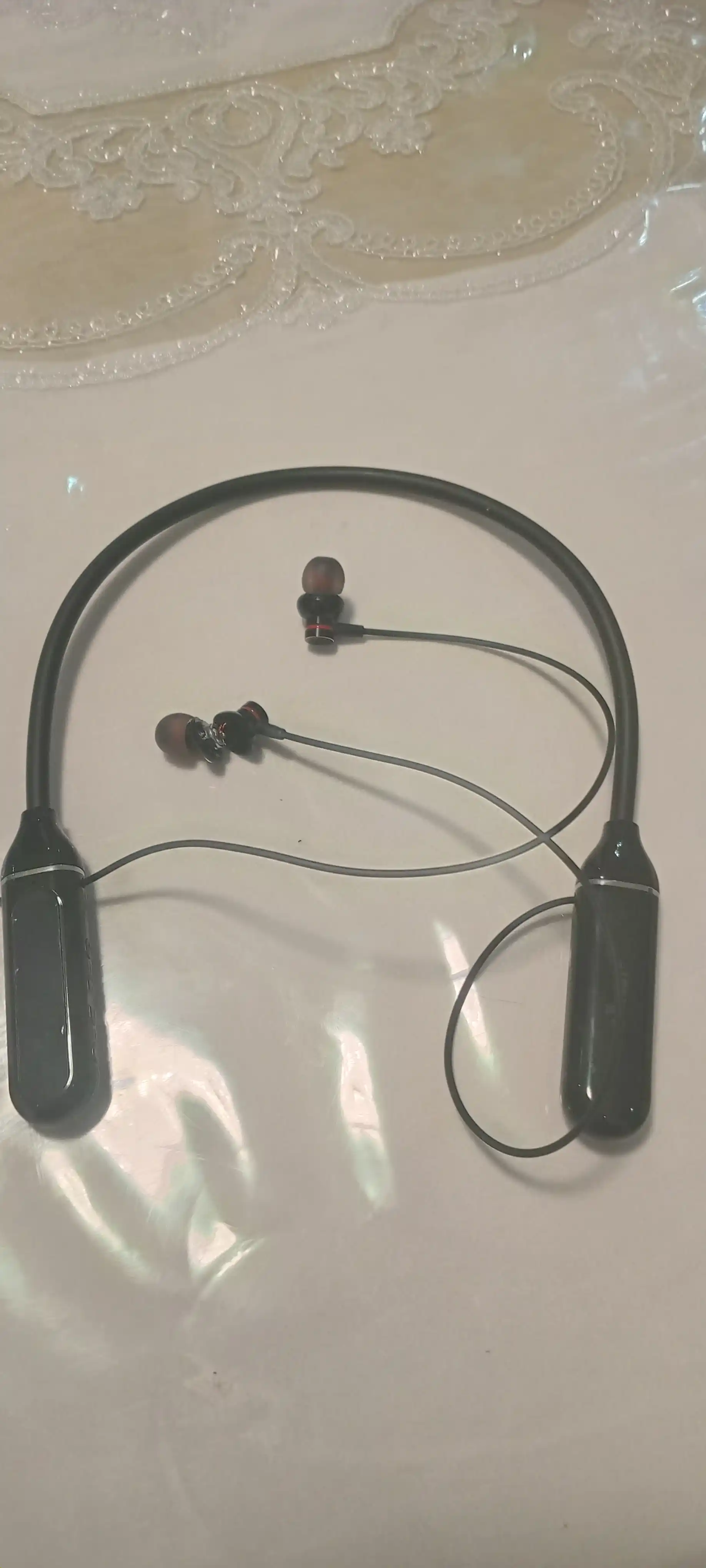 Наушники корпус из искусственного камня, Bluetoothсоединение сдлительным временем ожидания