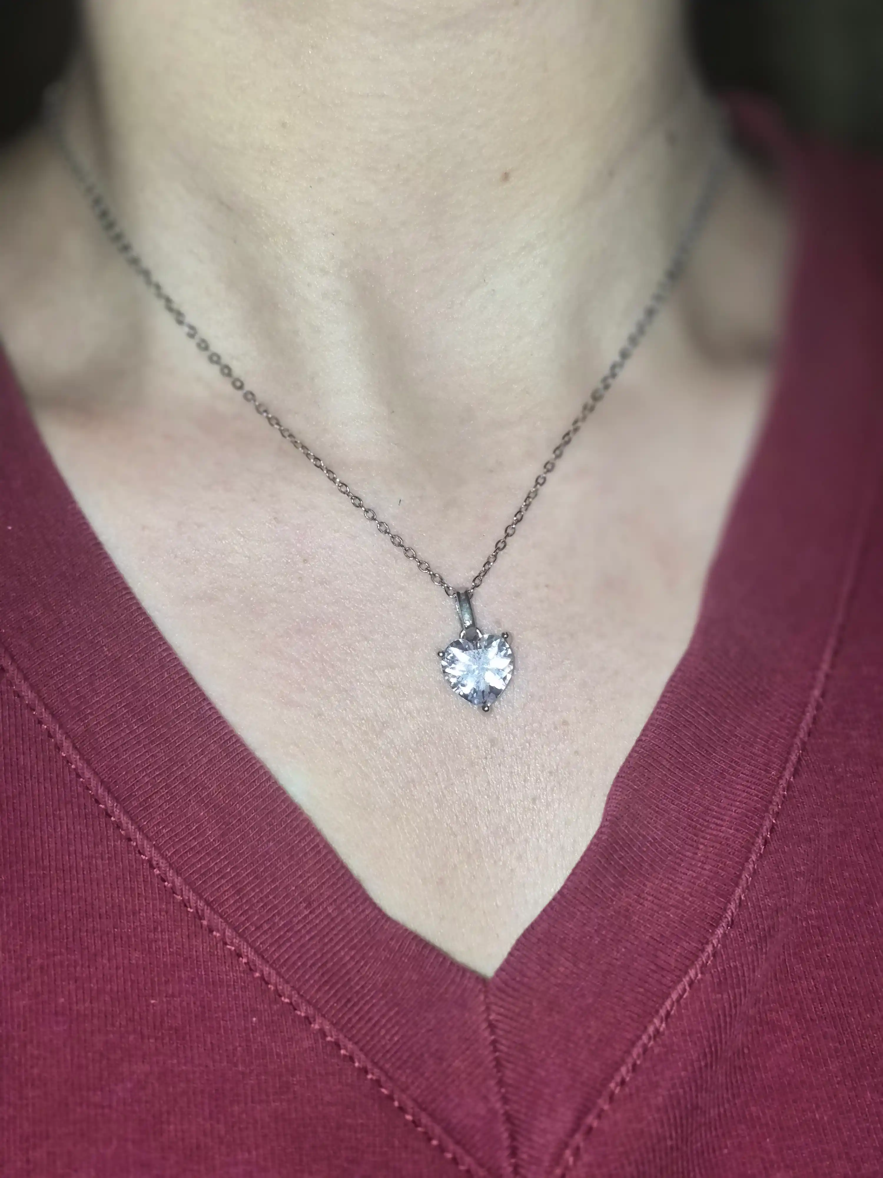 Yurakcha va toshlar bilan bezatilgan ayollar zanjiri, Stainless steel, zanglamaydigan po‘lat