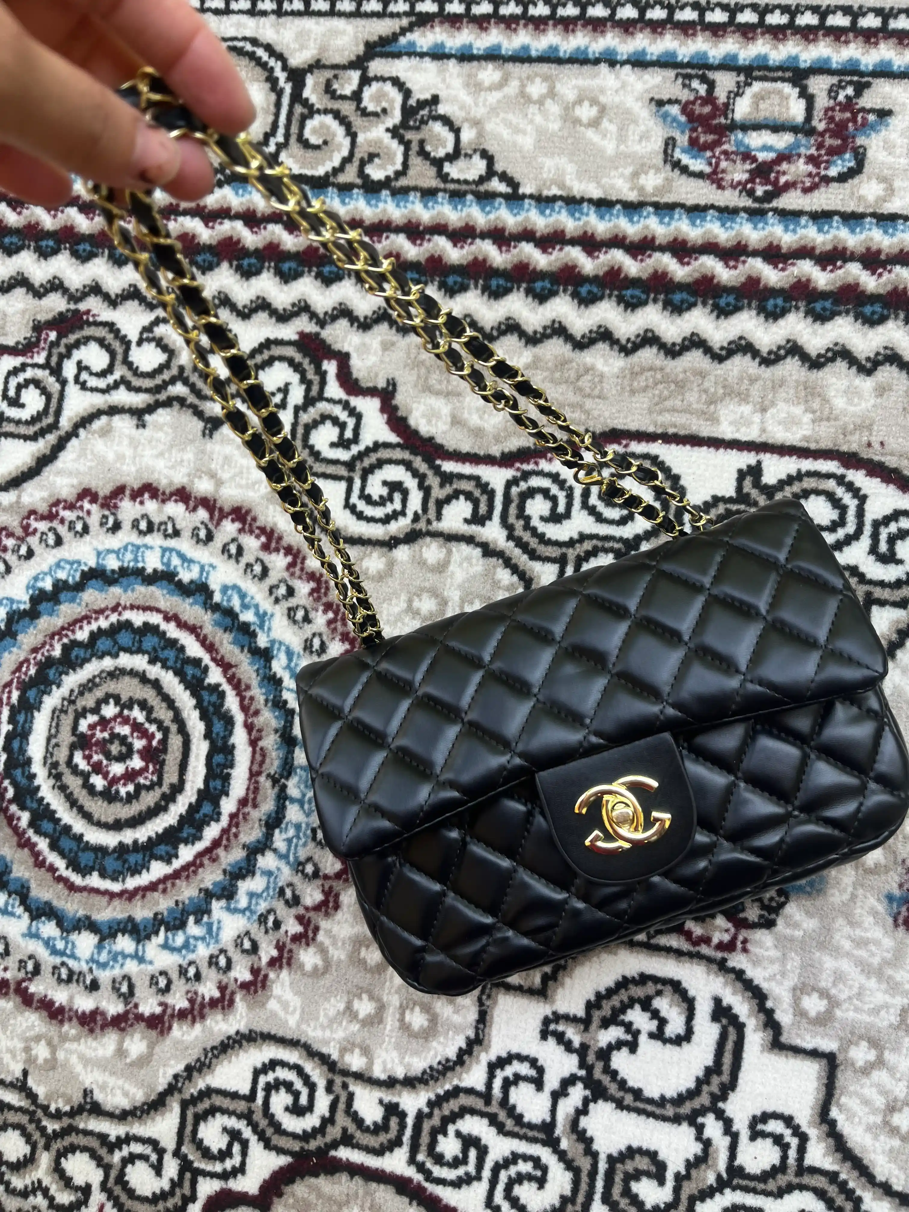 Chanel uslubidagi ayollar yelkama-sumkasi, mini Chanel debriyaj sumkasi