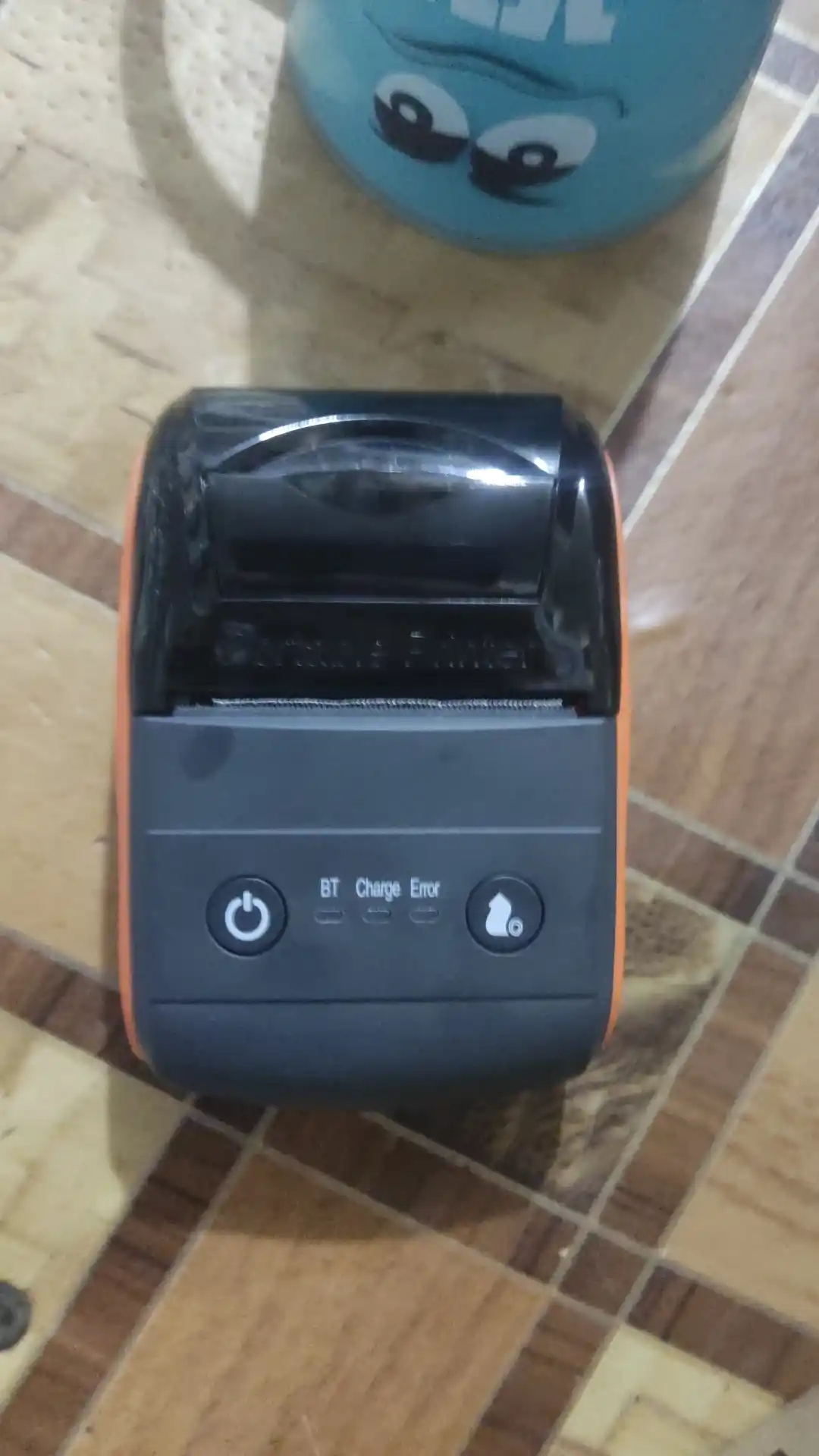 58 mm gacha bo‘lgan cheklar va 50 mm li yorliqlar uchun ikkita termoprinter, USB+Bluetooth