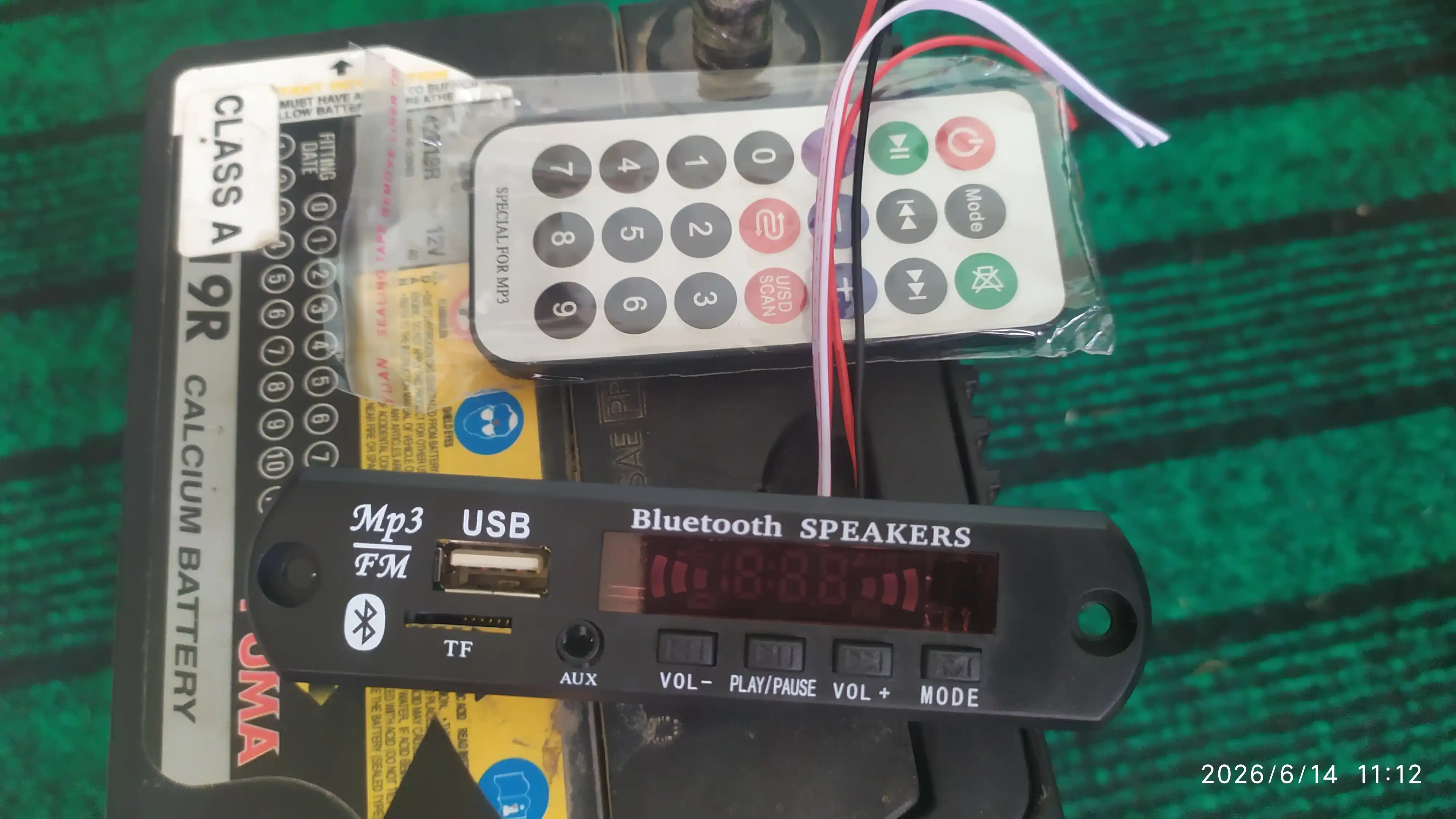 Bluetooth 5.0 MP3/WAV dekoder moduli, 12V, USB/TF, FM, AUX, pult bilan