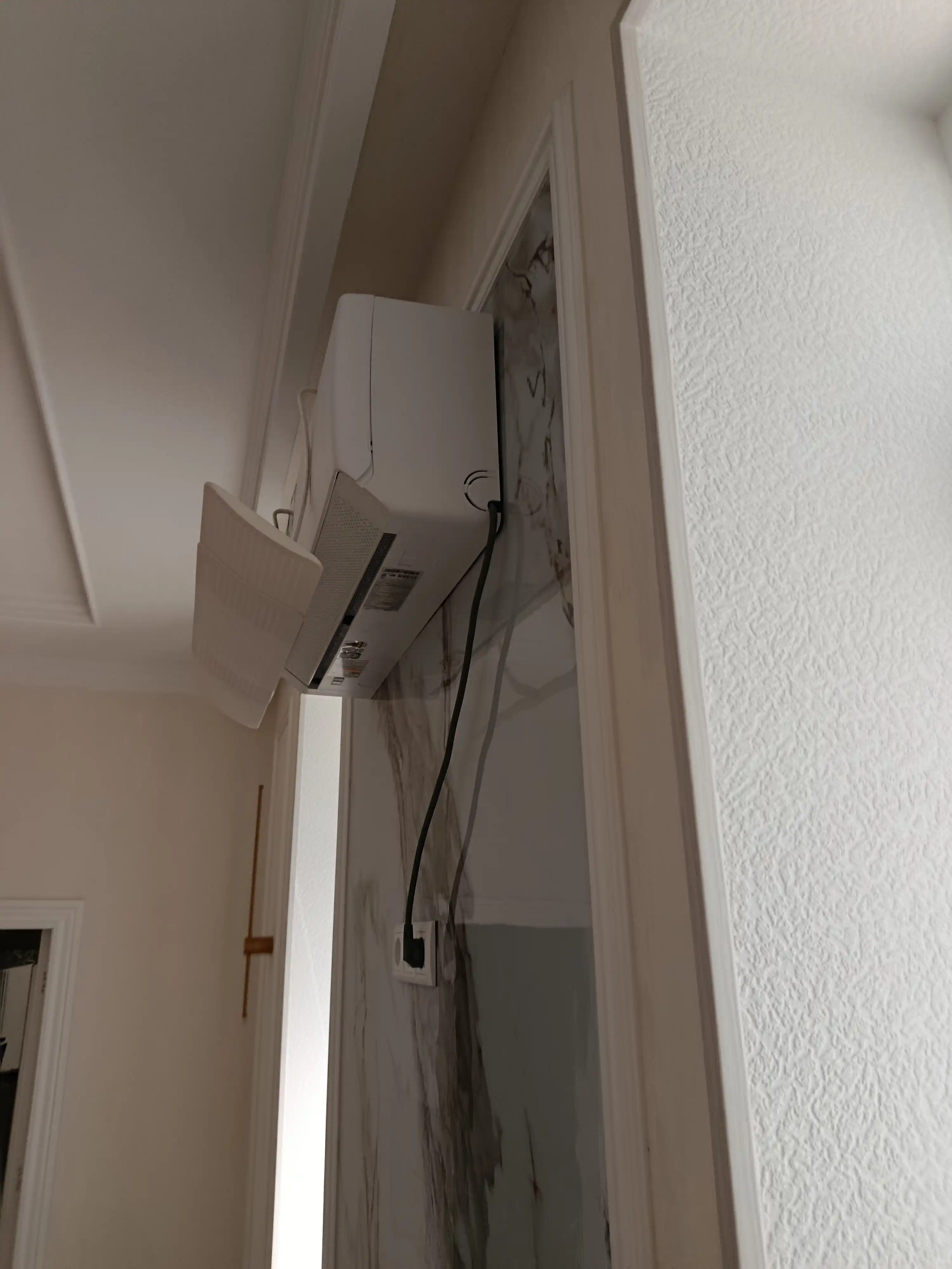 Konditsioner, split tizim uchun himoya ekrani, deflektor