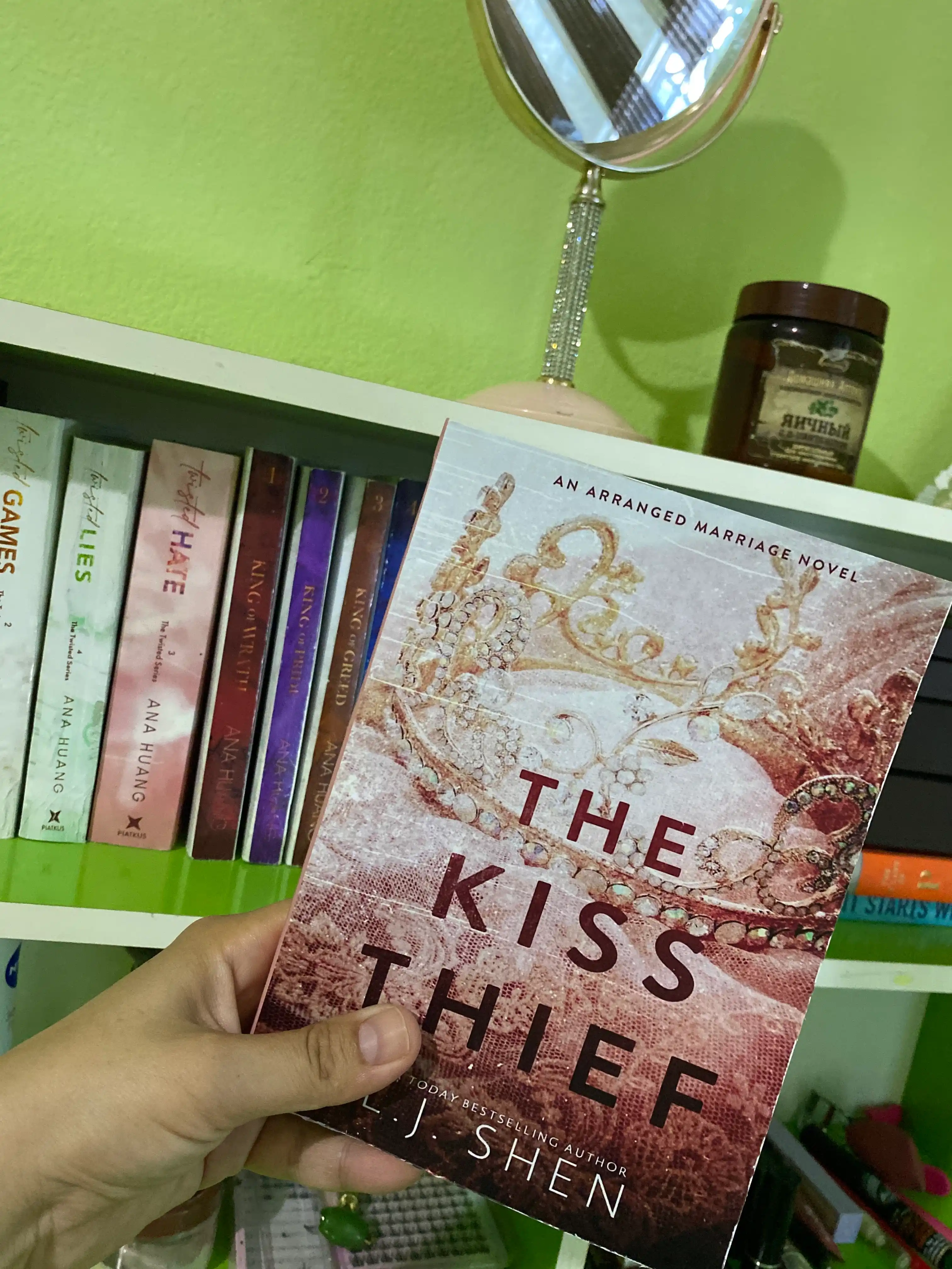 The kiss thief, L. J. Shen