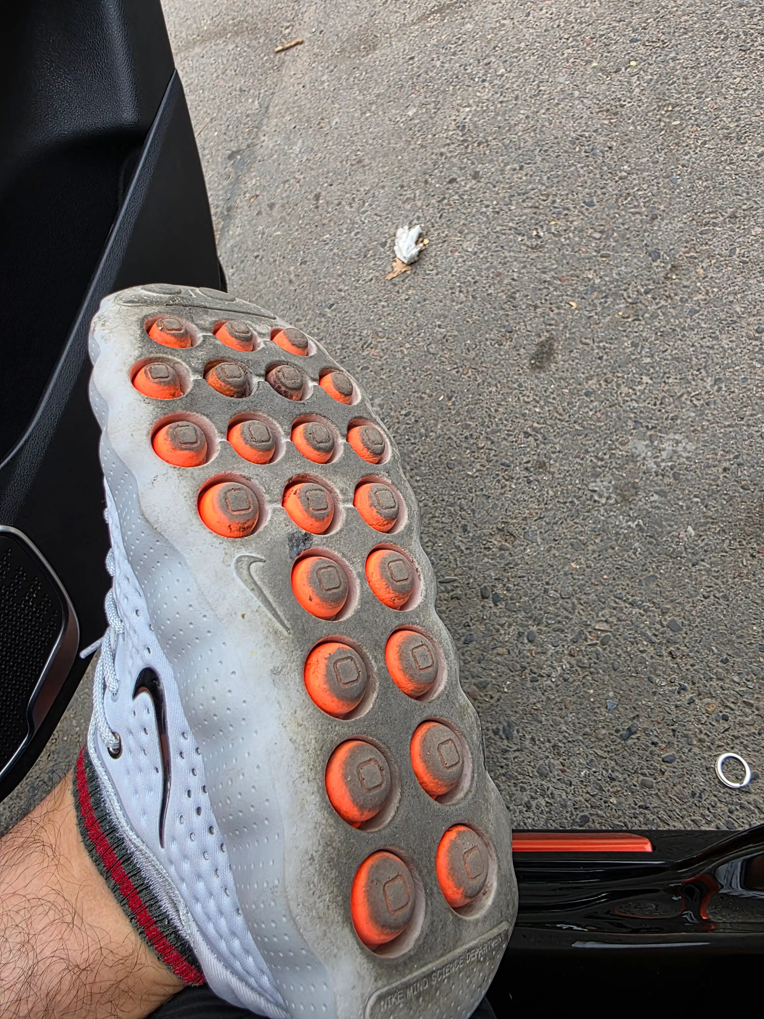 Nike Mind 002/001 yumshoq yostiqli nafas oladigan krossovkalar engil va qulay
