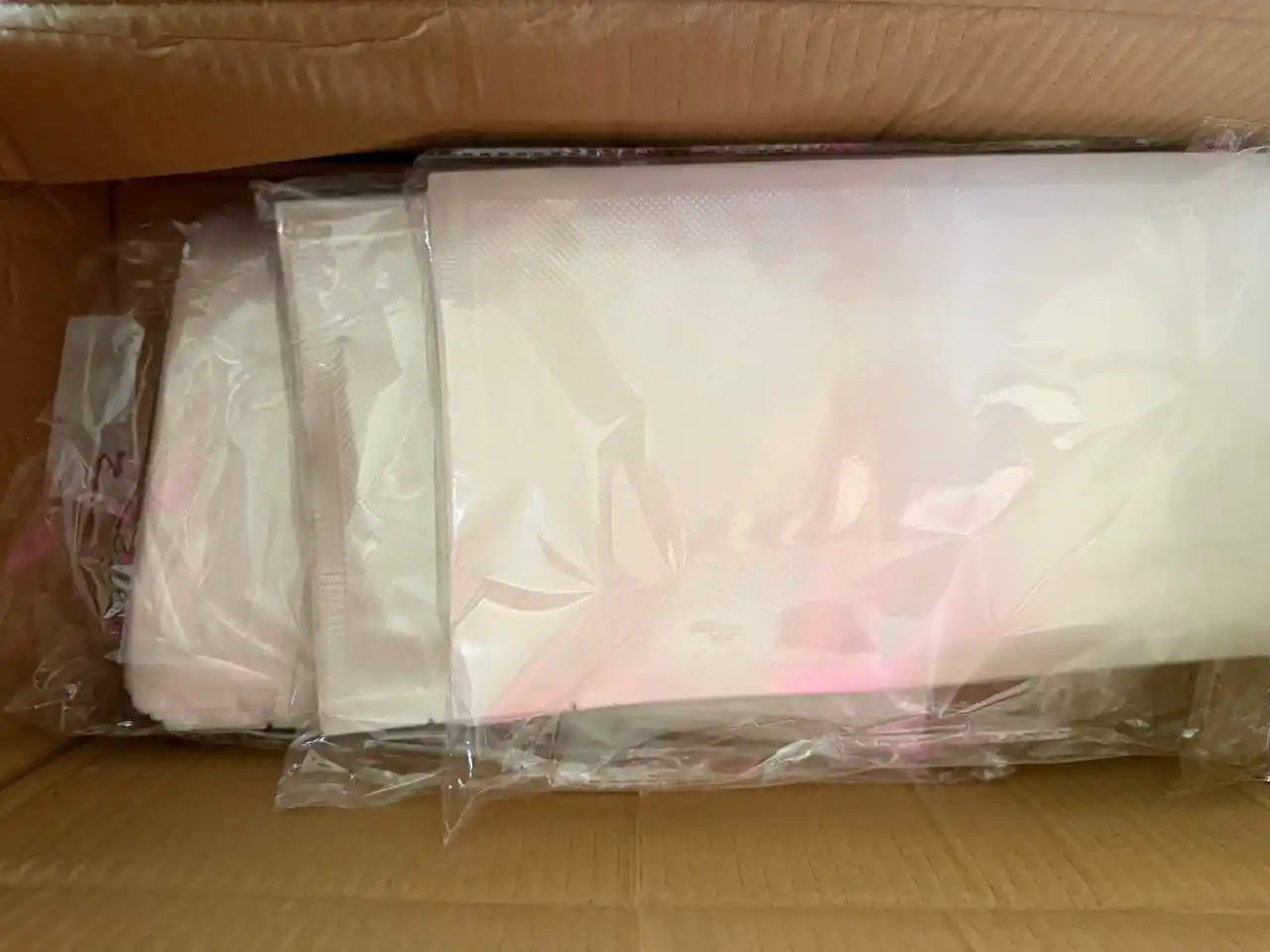 To‘plamda 150 ta paket oshxona mahsulotlari uchun vakuumli qadoqlagich