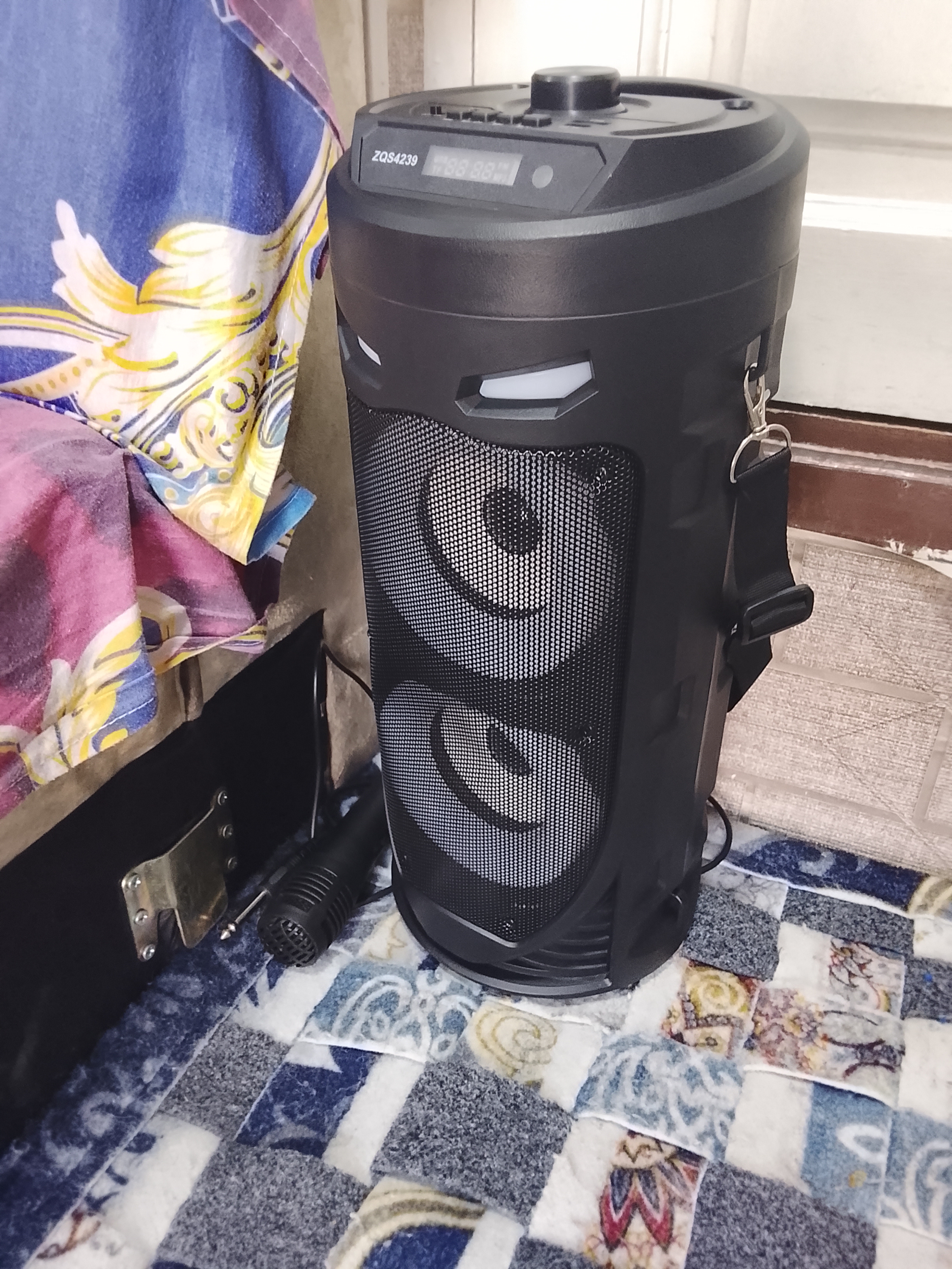 Katta Bluetooth simsiz karnay, karaoke, RGB yoritish, mikrofon va pult bilan