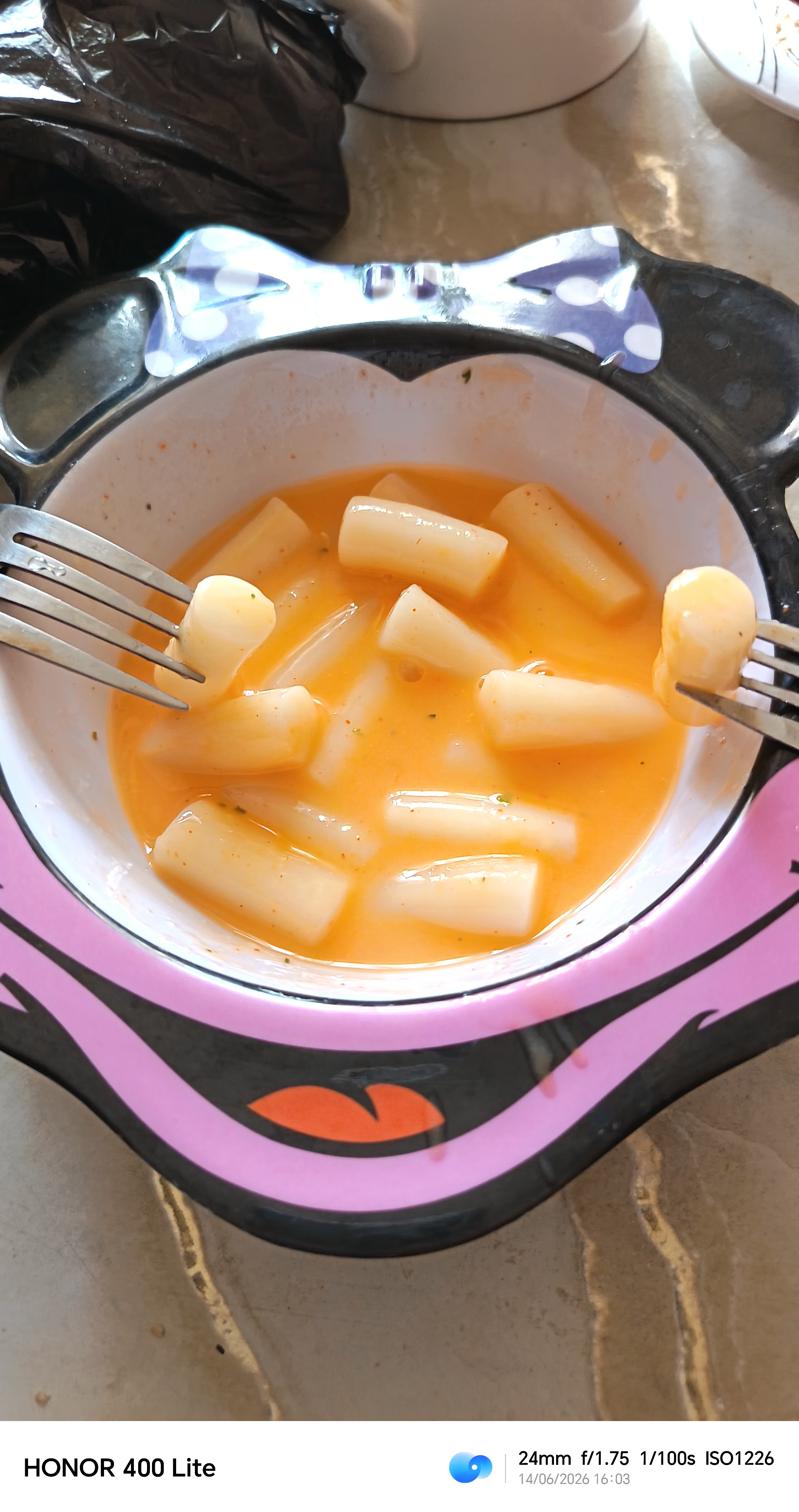 Wonderpokki Rose (Cup) tokpokki — 120 g (mos kremli “rose” sousli guruch bo‘lakchalari) *