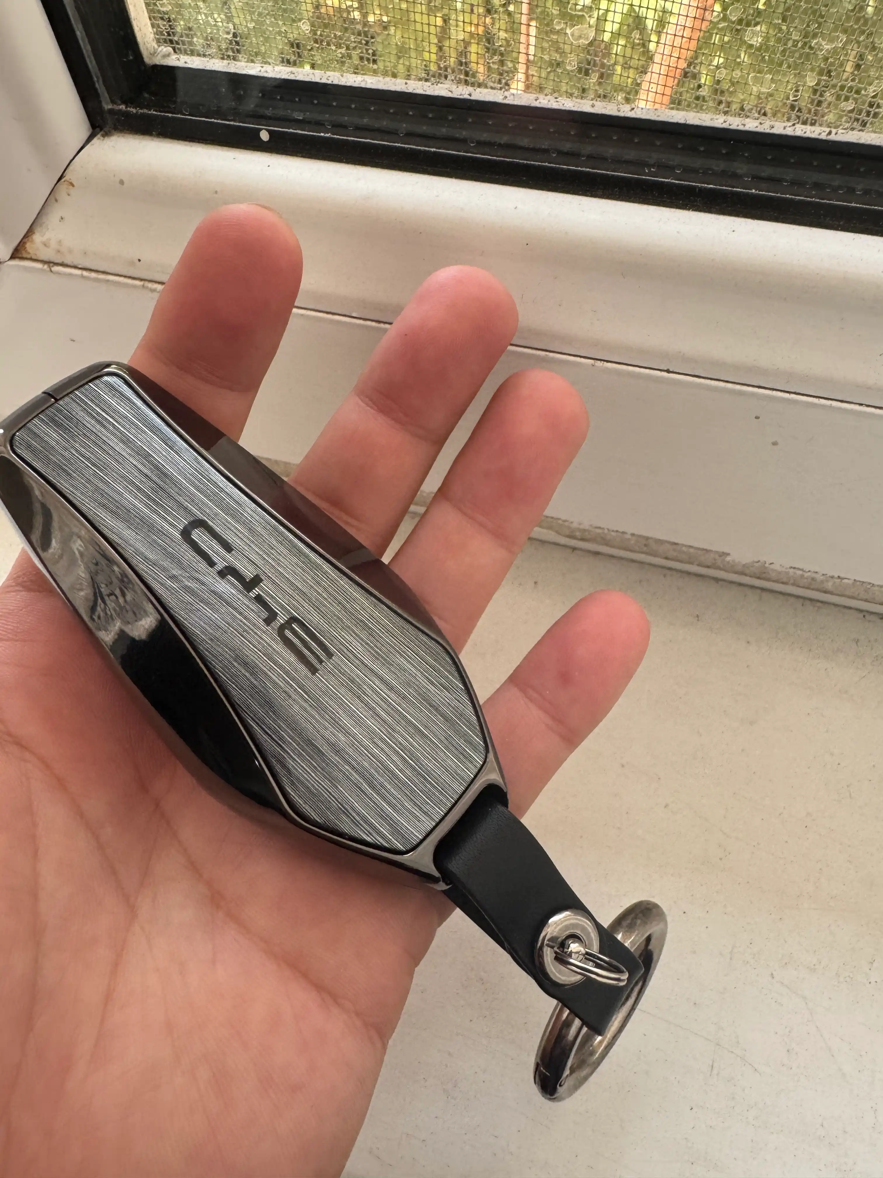 Metall gʻilof BYD E2/Yuan Up/Song Plus/Pro/Smart/Han/Tang avtomobil kaliti, pulti uchun