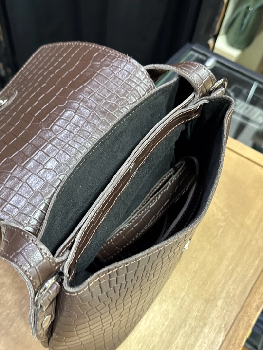 Ayollar sumkasi tabiiy charmdan Black Gator Nesli