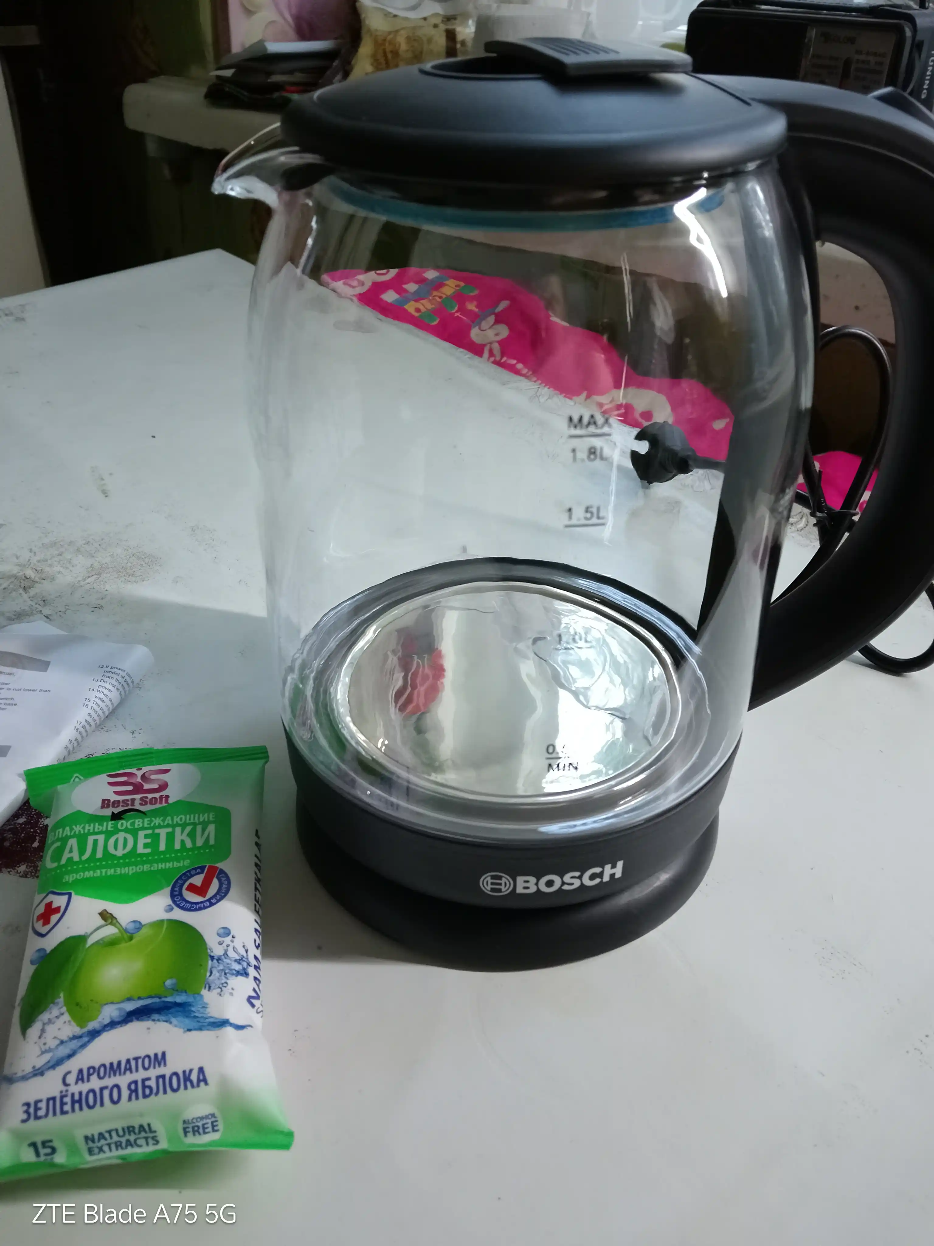 BOSCH 1.8l elektr choynagi - yorug‘lik diodli yoritgich, quvvati 2000 Vt, shisha