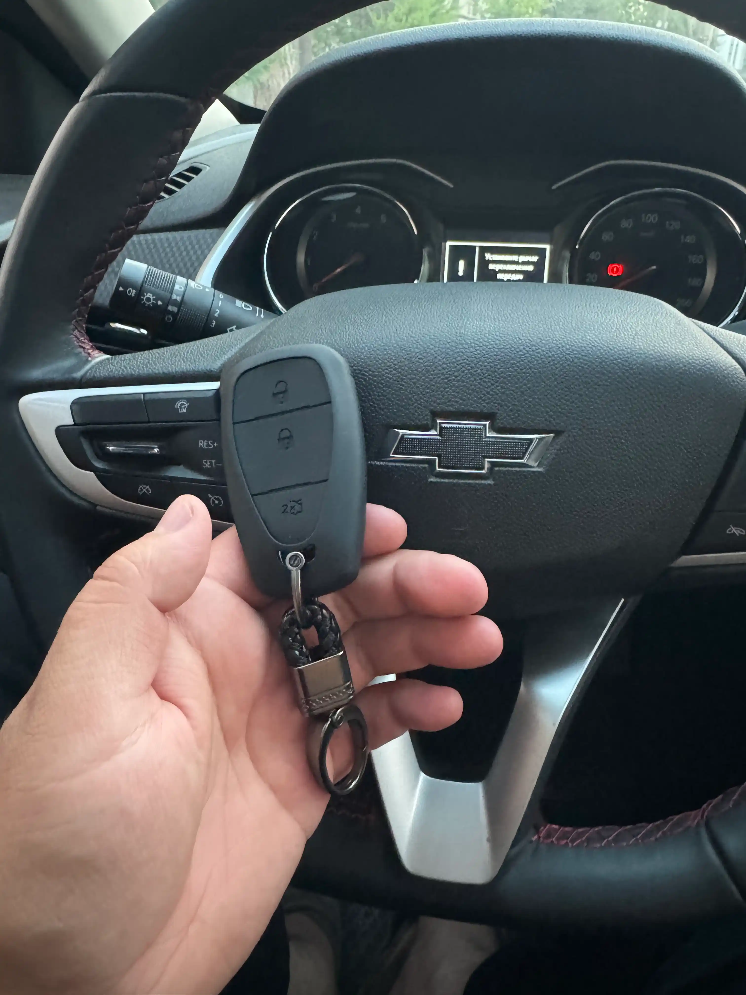 Карбоновый чехол для ключа Chevrolet Onix / Tracker 2 / Malibu 2