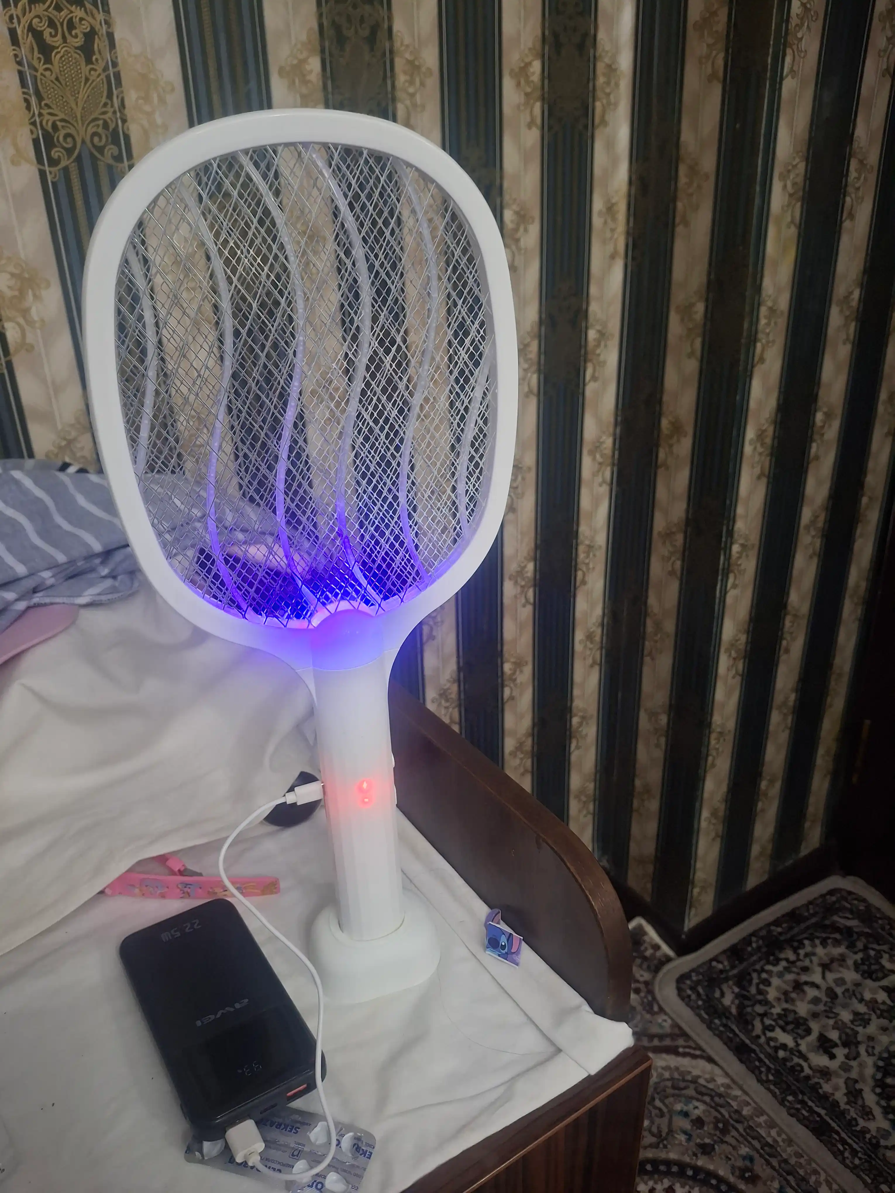 Chivin va pashshalarga qarshi, UV chiroqli elektr chivin o'ldirgich raketka