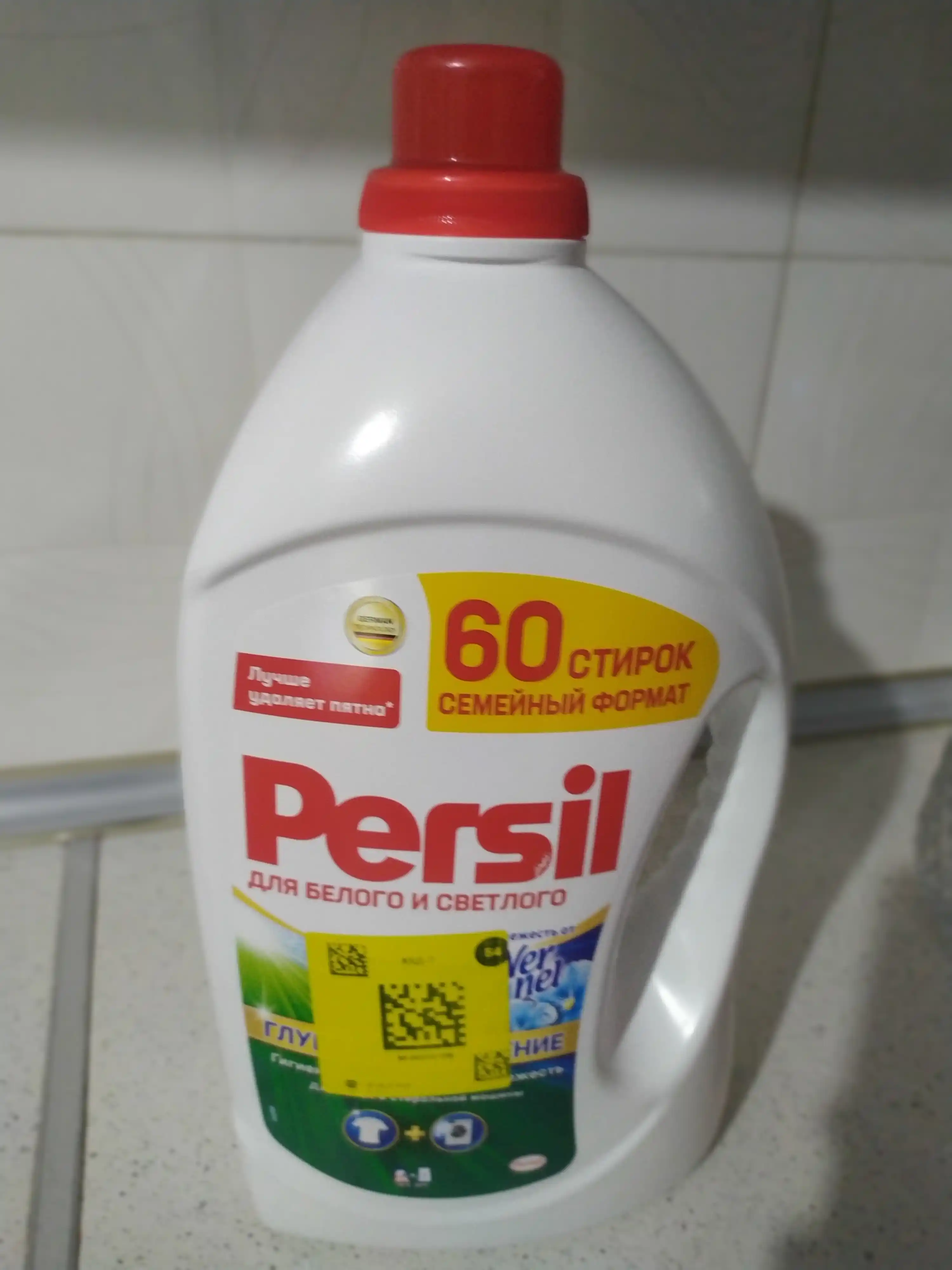 Vernel dan ishlab chiqarilgan oq va och rangli matolar uchun Persil Freshness kir yuvish geli, 3.9 l, 60 marta yuvish