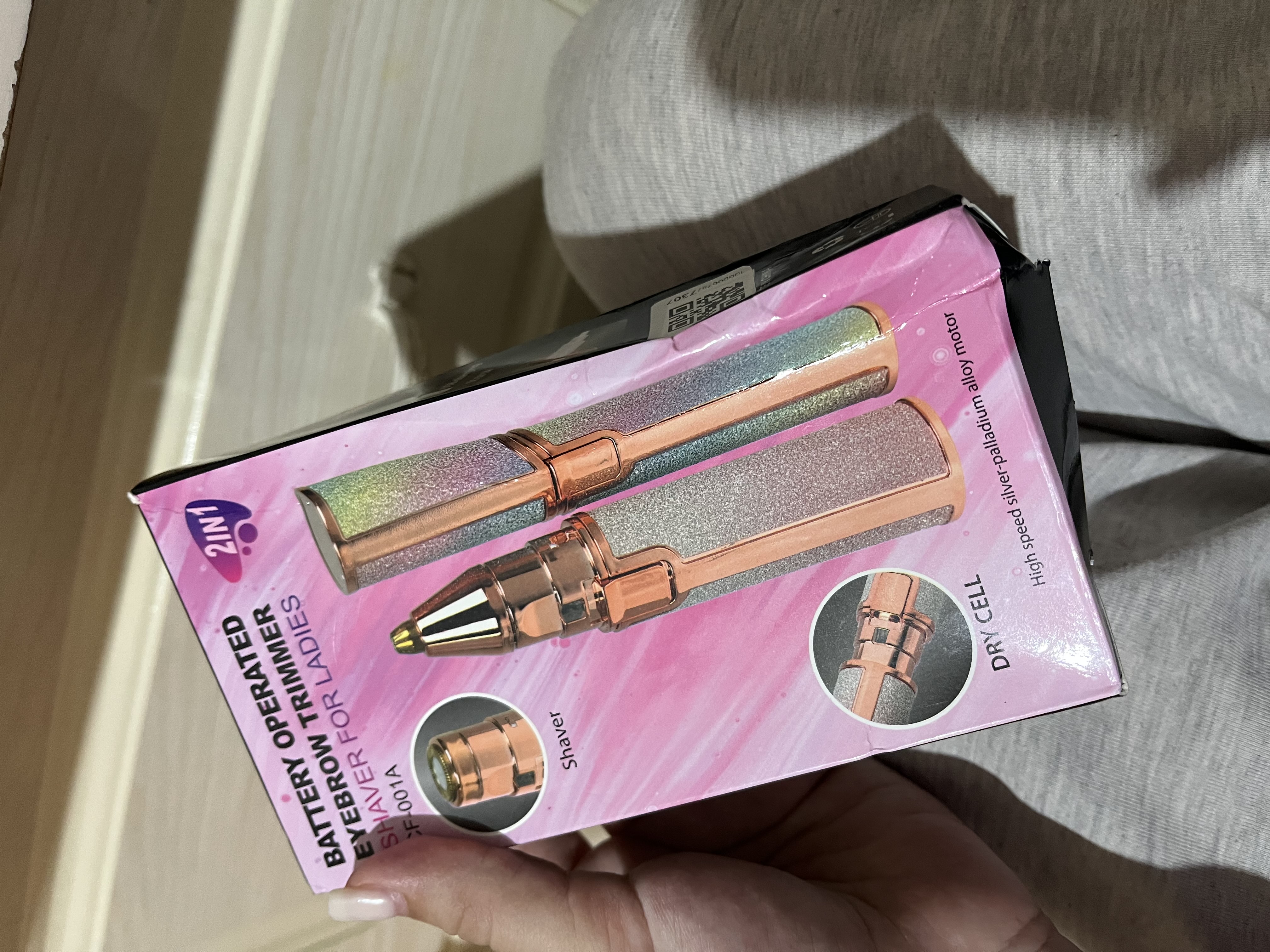 Yuz va tanadagi sochlarni olib tashlash uchun ayollar epilyator