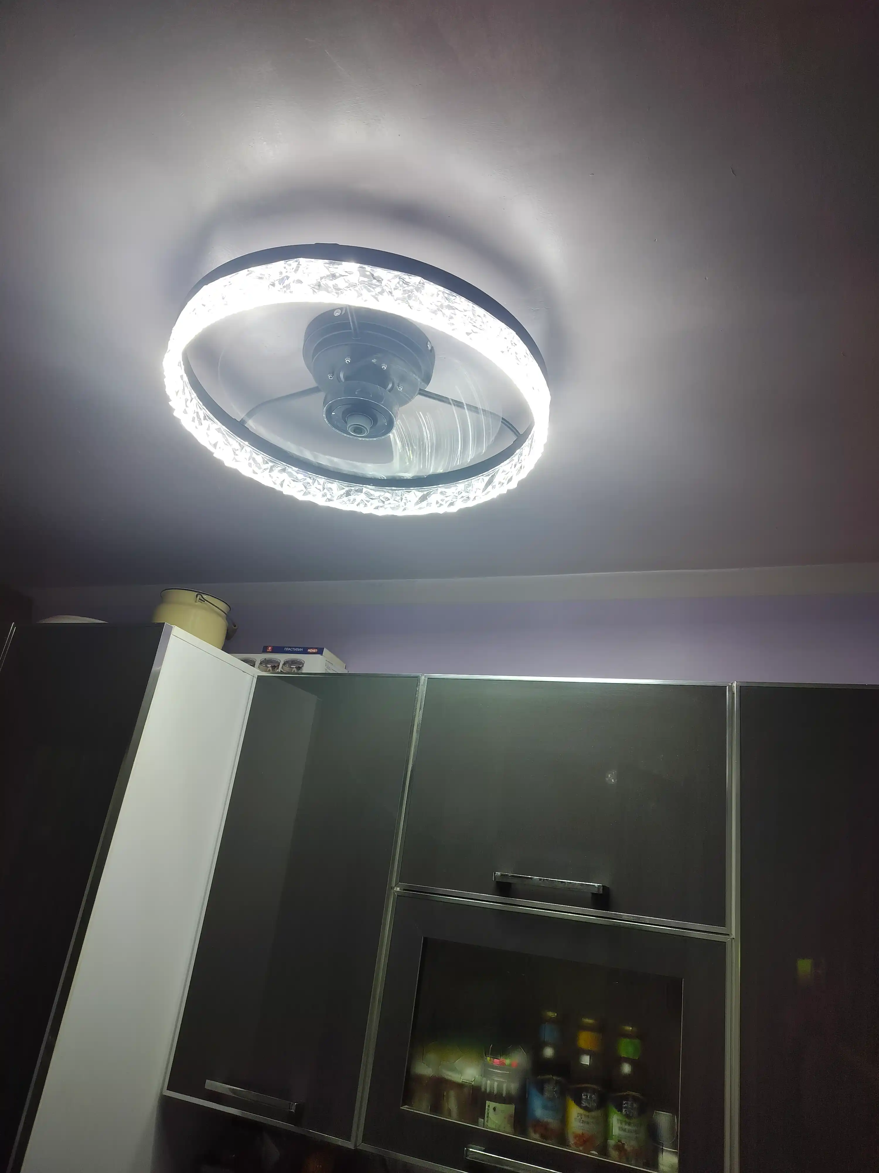 Ventilyator lyustra LED qandil, 6 xil yoritish rejimi, oshxona, zal va yotoqxona uchun mos