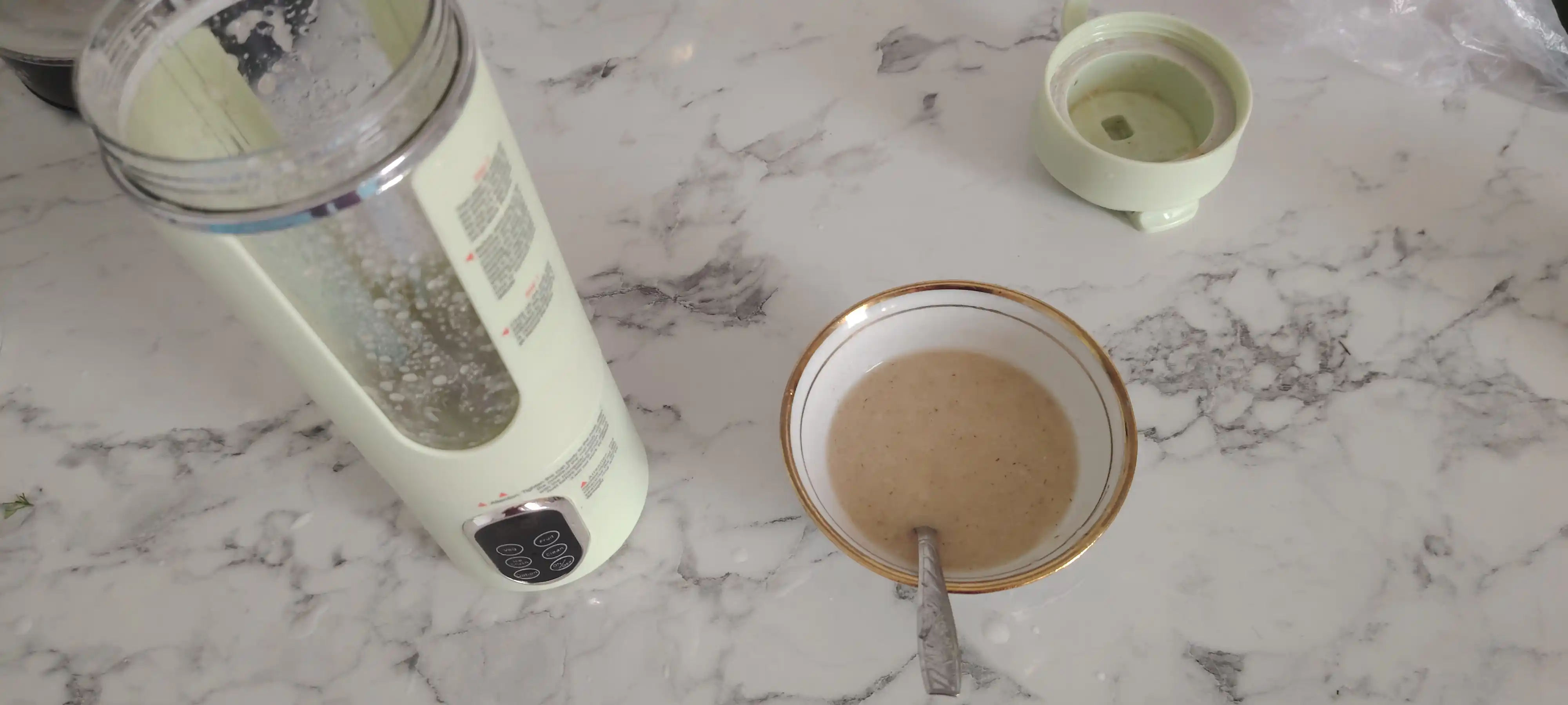 Kokteyllar uchun ko‘chma blender, simsiz mini-blender, spiral ko‘pirtirgichli sheyker