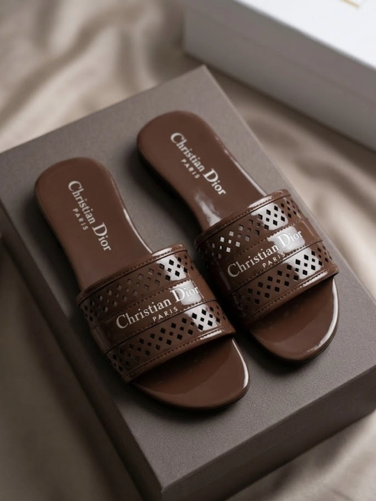 Christian dior nomli ayollar tapohkasi, yozgi qulay tapochka, yengil shippak, bejirim
