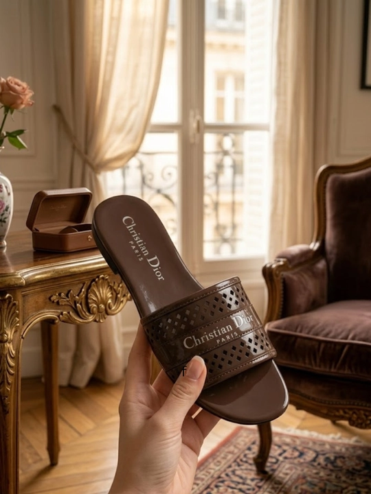 Christian dior nomli ayollar tapohkasi, yozgi qulay tapochka, yengil shippak, bejirim