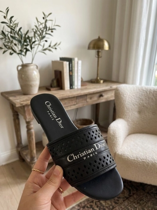 Christian dior nomli ayollar tapohkasi, yozgi qulay tapochka, yengil shippak, bejirim