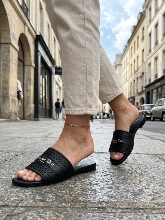 Christian dior nomli ayollar tapohkasi, yozgi qulay tapochka, yengil shippak, bejirim