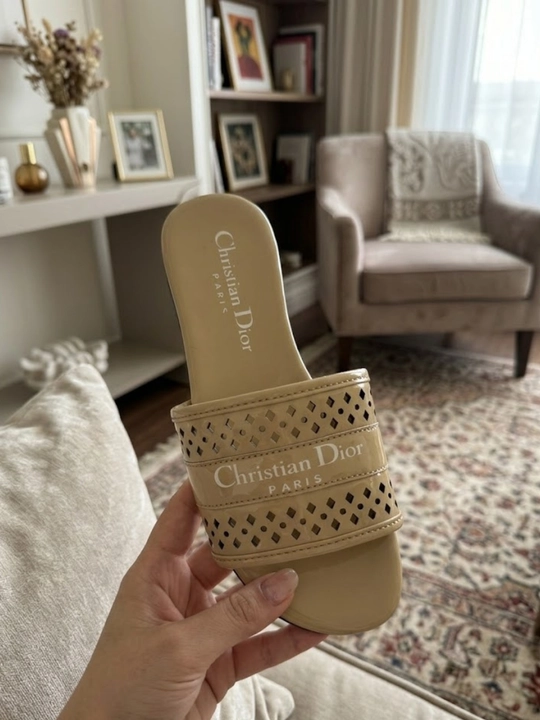 Christian dior nomli ayollar tapohkasi, yozgi qulay tapochka, yengil shippak, bejirim