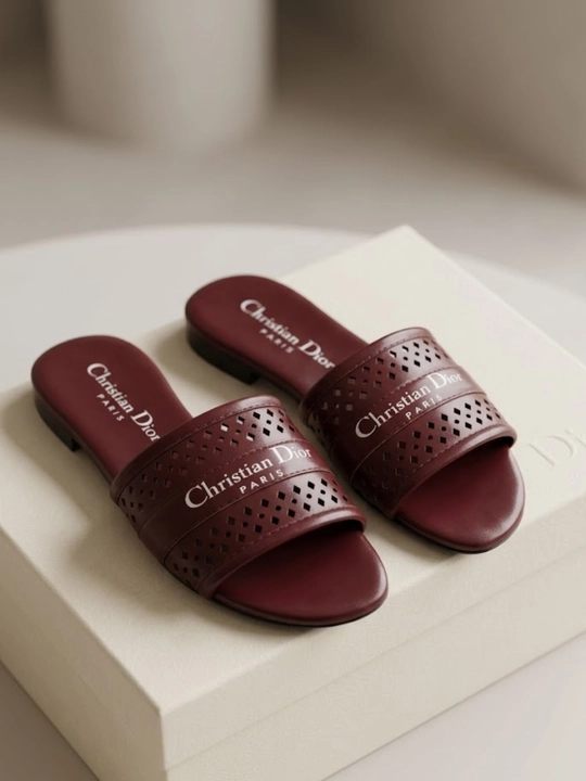 Christian dior nomli ayollar tapohkasi, yozgi qulay tapochka, yengil shippak, bejirim