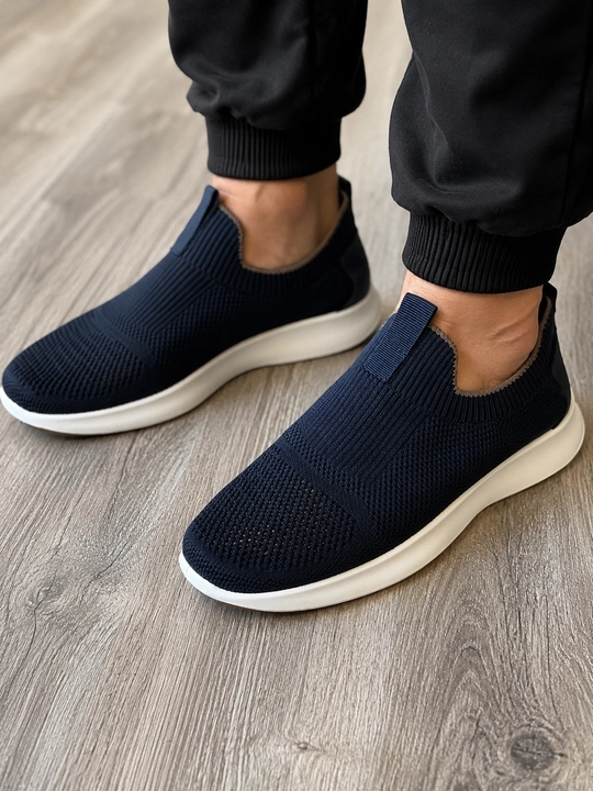 Erkaklar setkalik yozgi krossovkasi. Slip-on (bog'ichsiz)