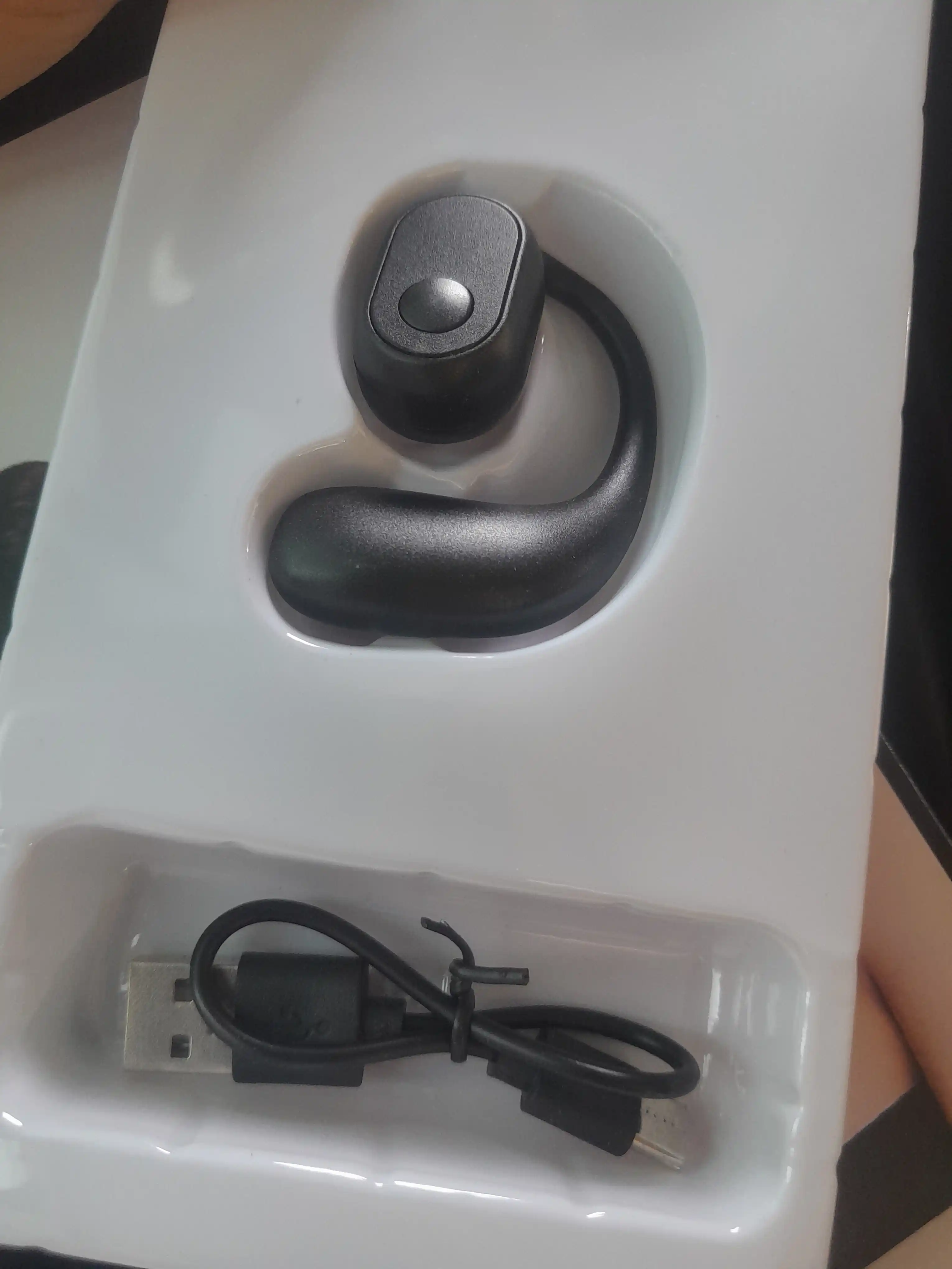 Bluetooth simsiz quloqchinlari, LED displey bilan