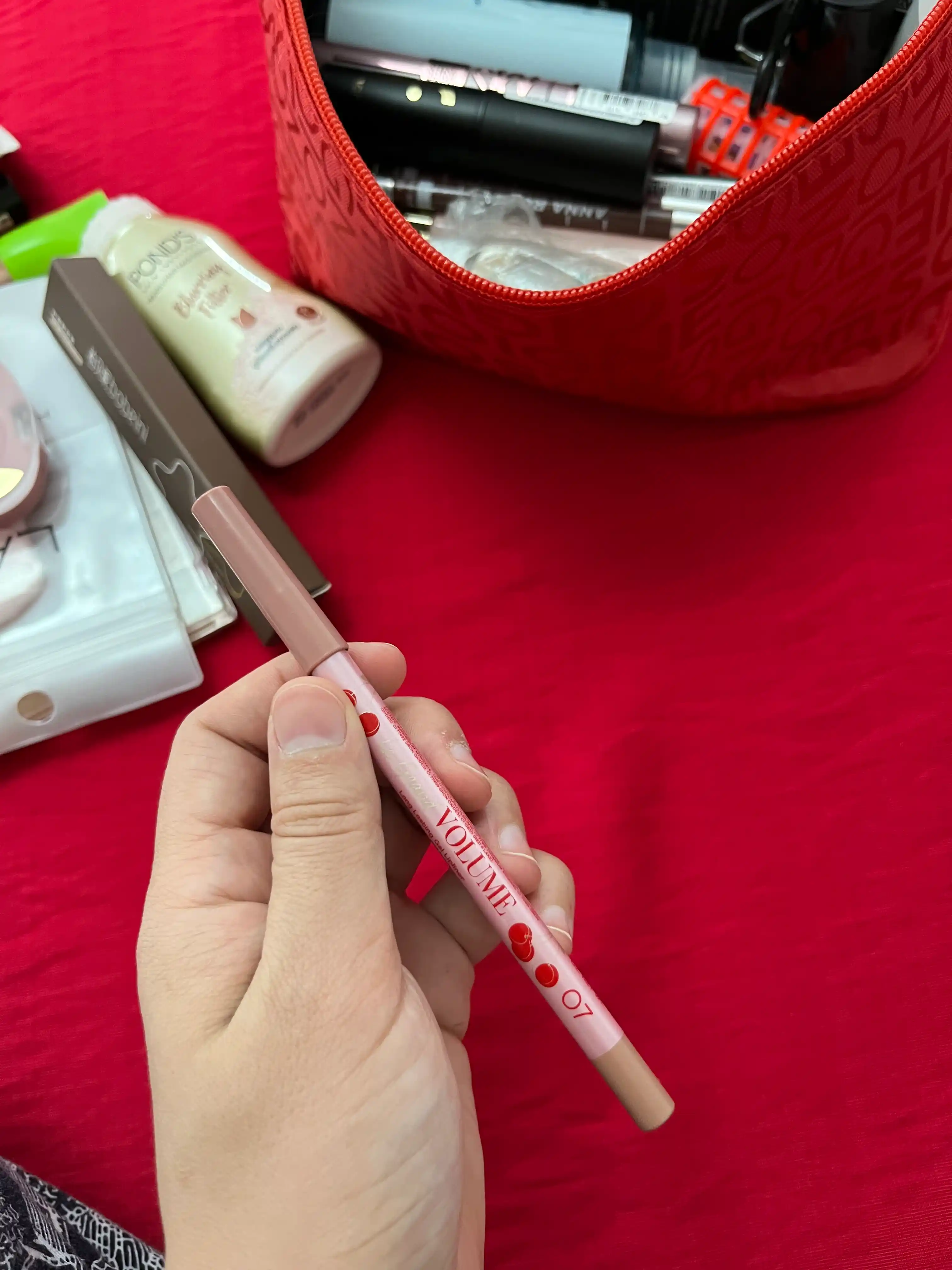 Карандаш для губ Vivienne Sabo Crayon Gel a levres Le grand volume