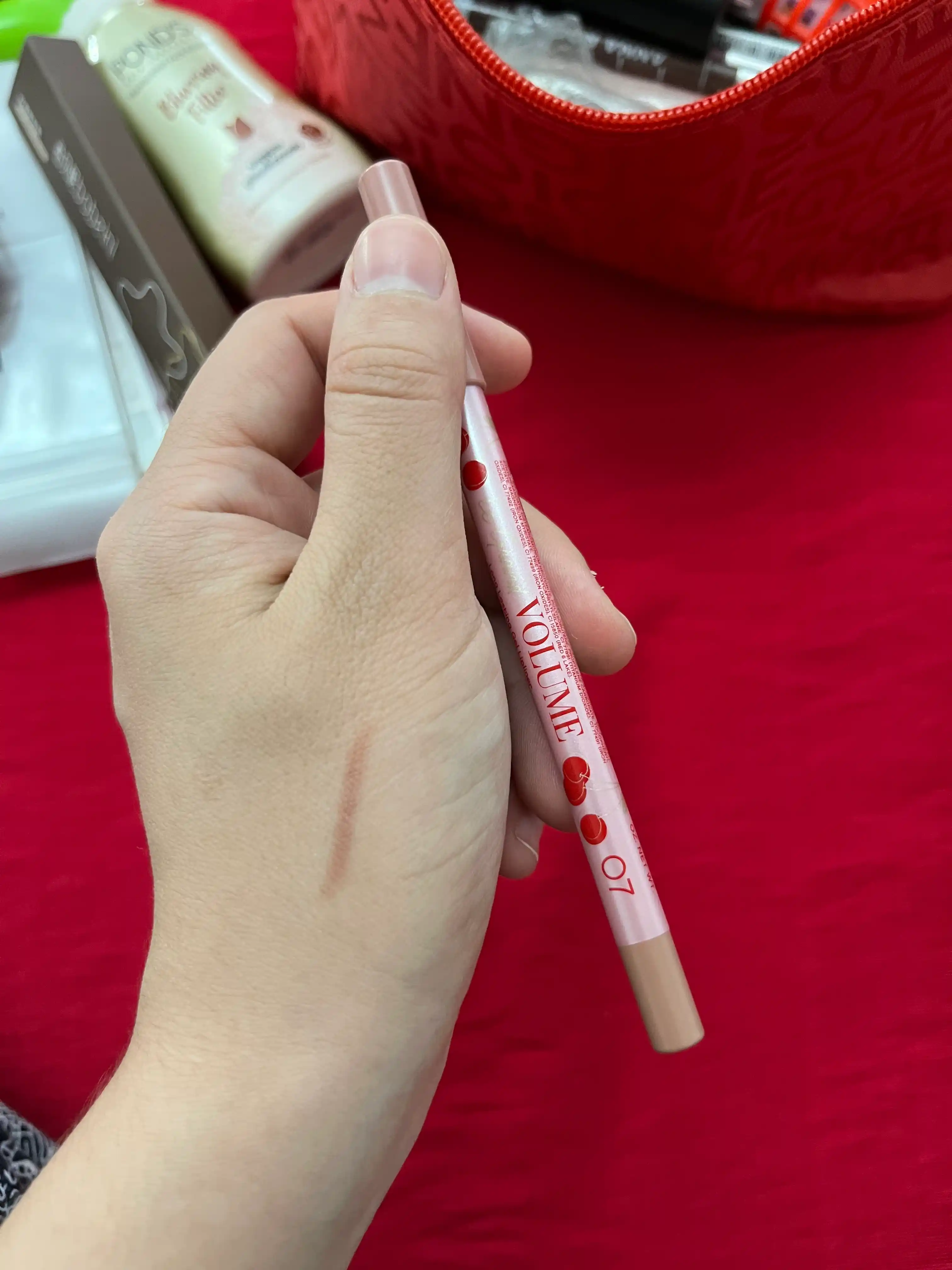 Карандаш для губ Vivienne Sabo Crayon Gel a levres Le grand volume