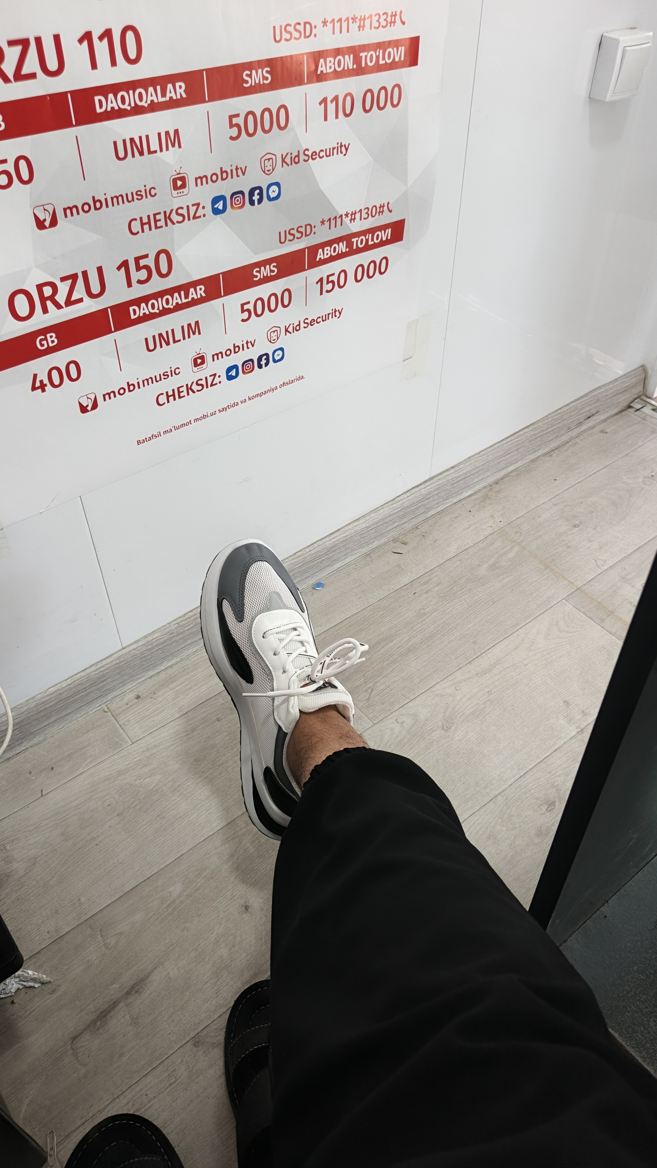 Erkaklar va ayollar krossovkalari, oyoq kiyimlar erkaklar va ayollar uchun