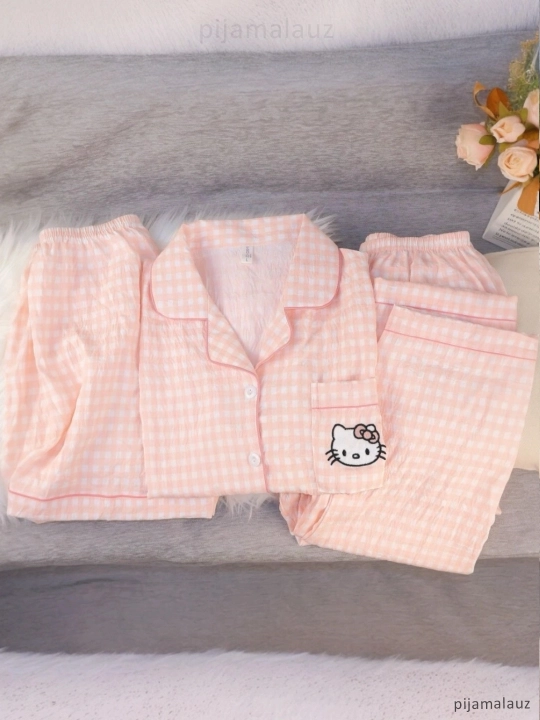 Ayollar pijamalari, 3 tasi 1 da, shim va shortikli komplekt troykalar, uy kiyimlari