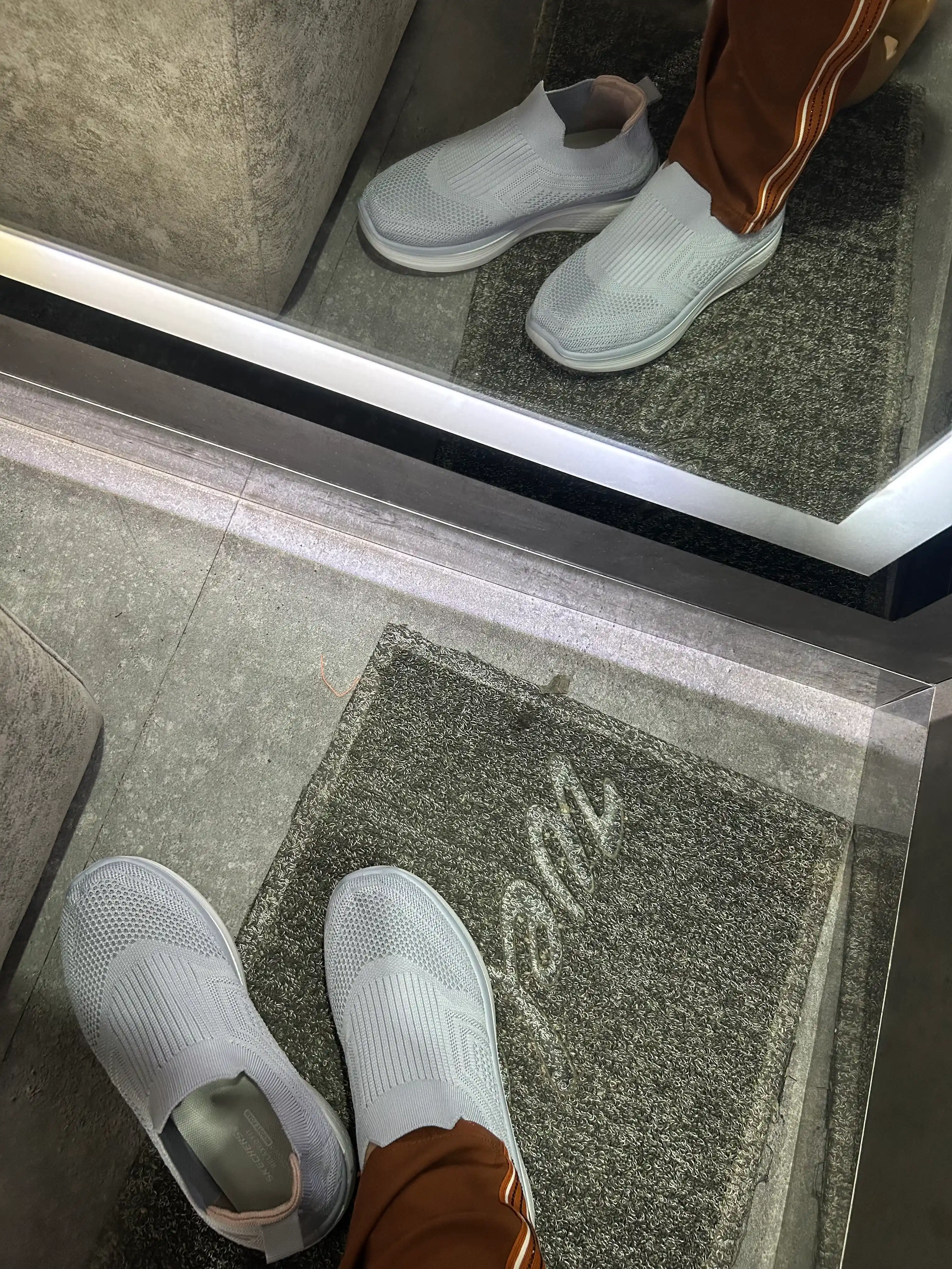 Ayollar va Qizlar uchun krossovkalar, sliponlar, slipon, sport uchun krossovkalar