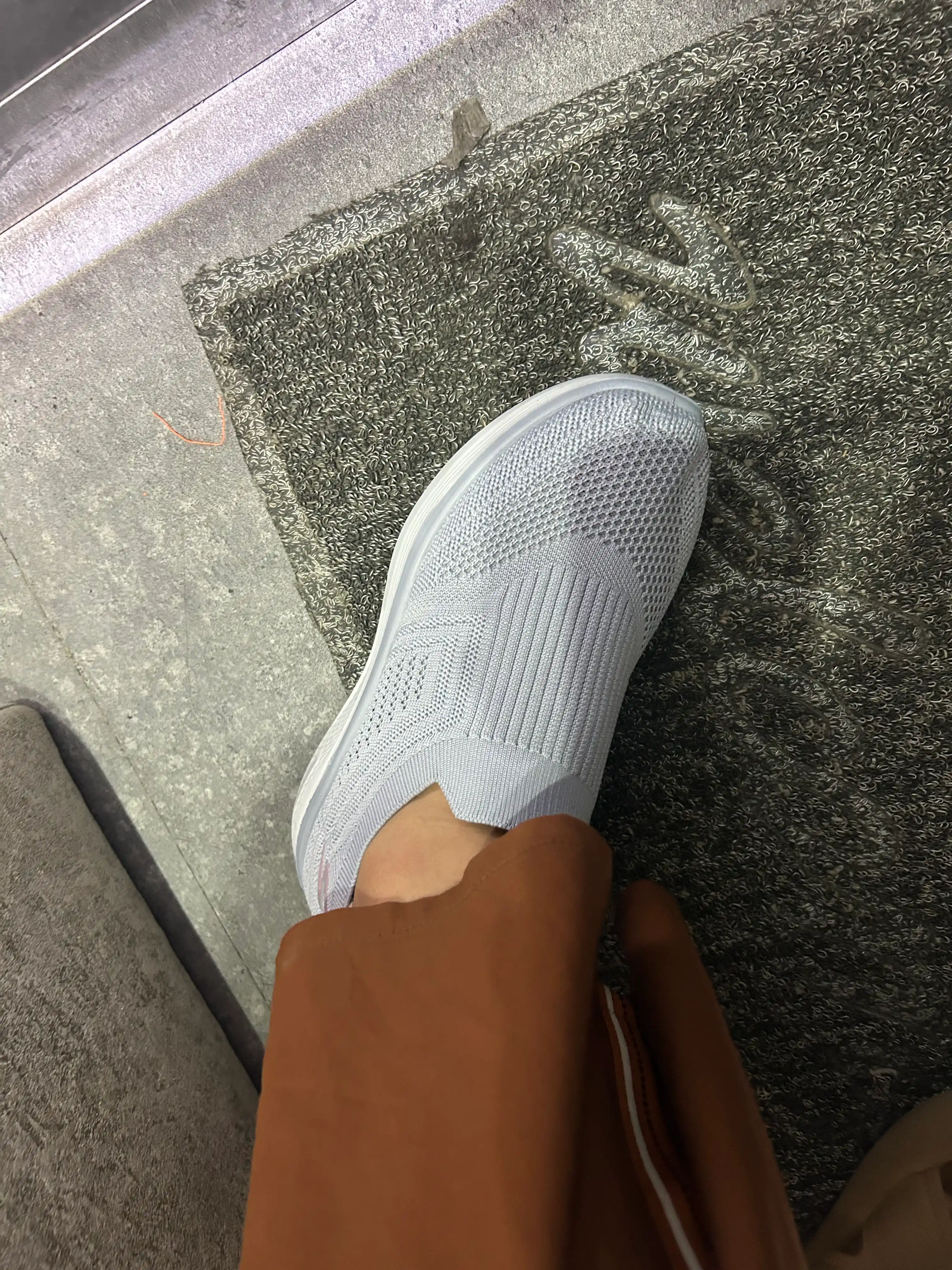 Ayollar va Qizlar uchun krossovkalar, sliponlar, slipon, sport uchun krossovkalar