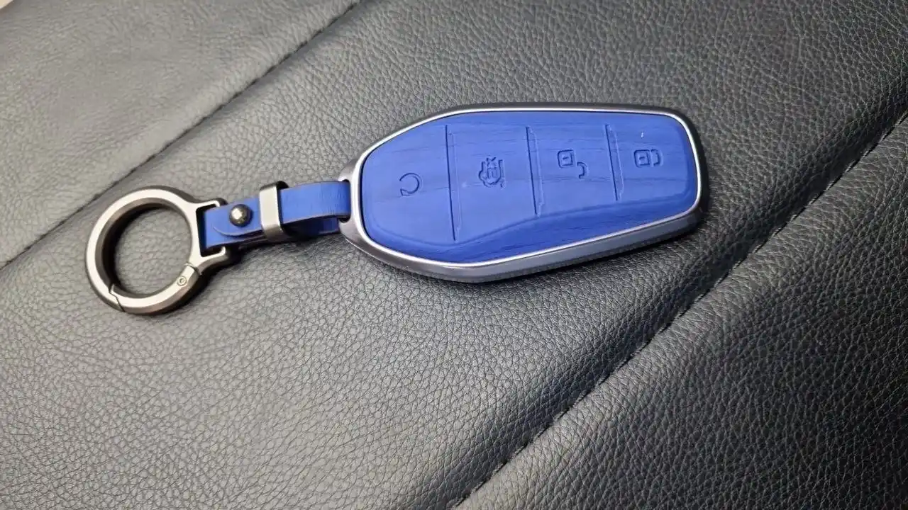 BYD avtomobil kaliti uchun g'ilof metall ramkali, mikro-to'qima korpusli chexol
