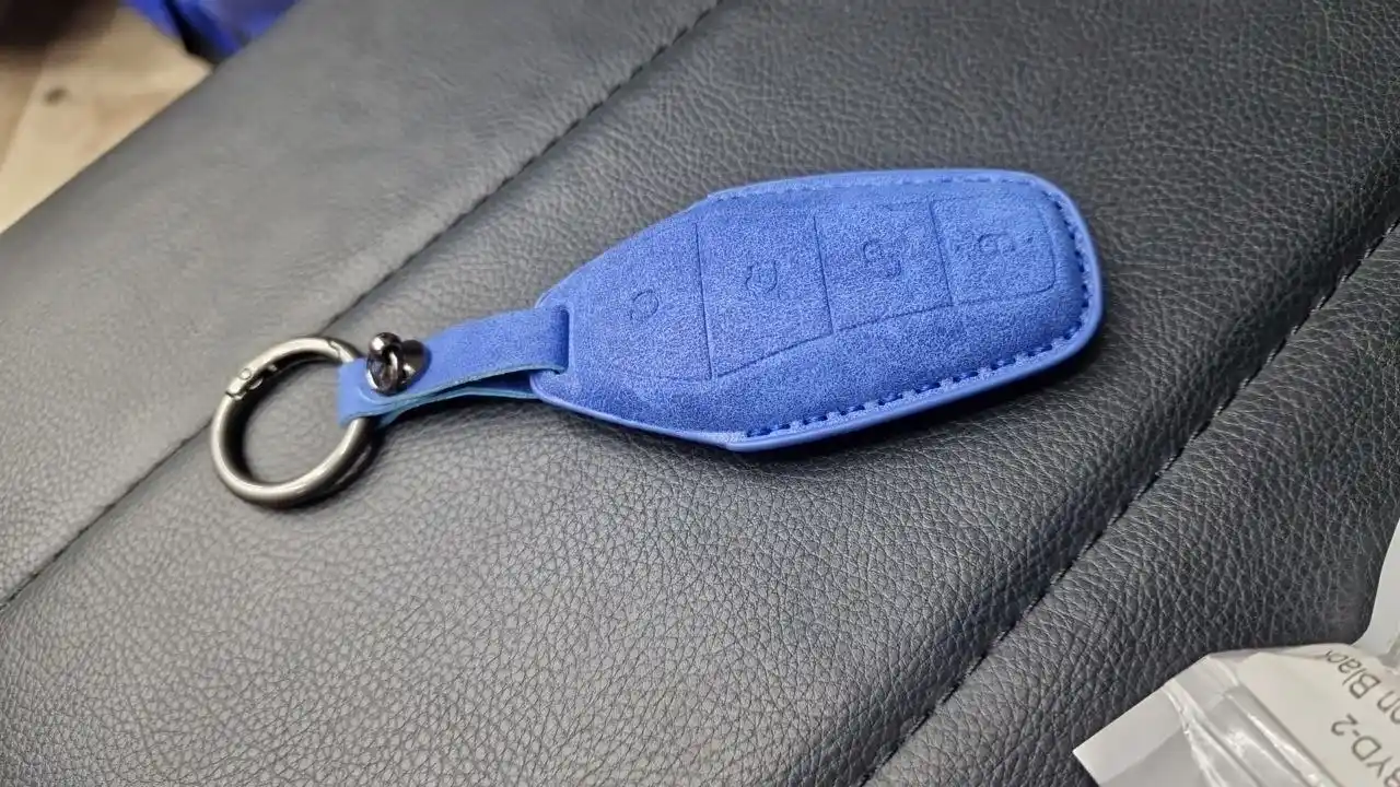 Чехол для ключа BYD с мягкой микротканью и металлическим кольцом для авто ключа