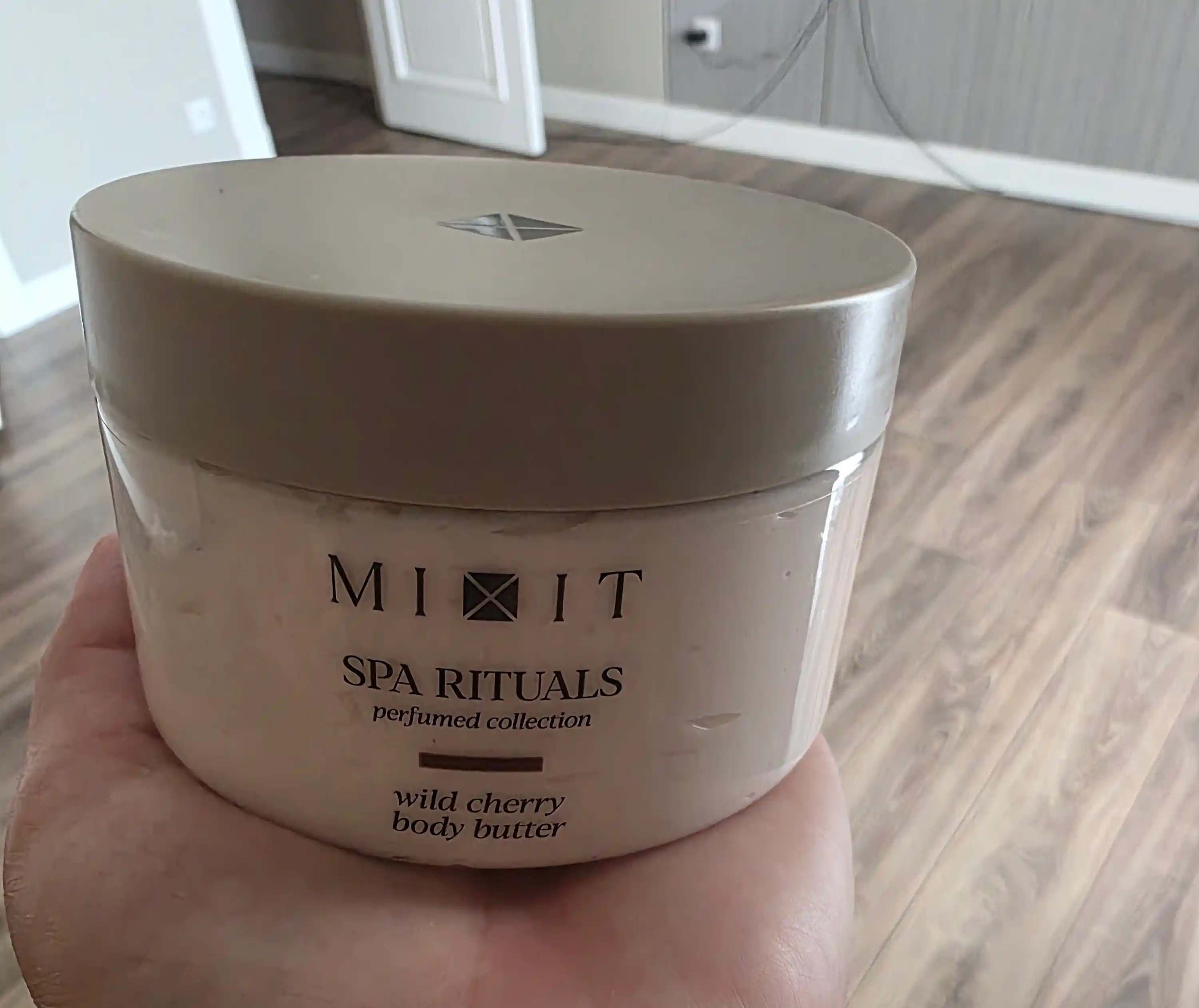 MIXIT Yovvoyi olcha hidli tana uchun parfyumlangan butter,250 g